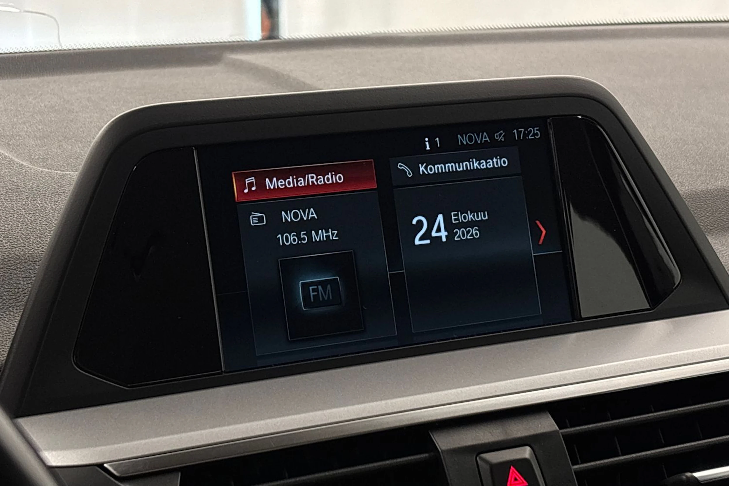 valkoinen BMW X3 2018 kuva 15.
