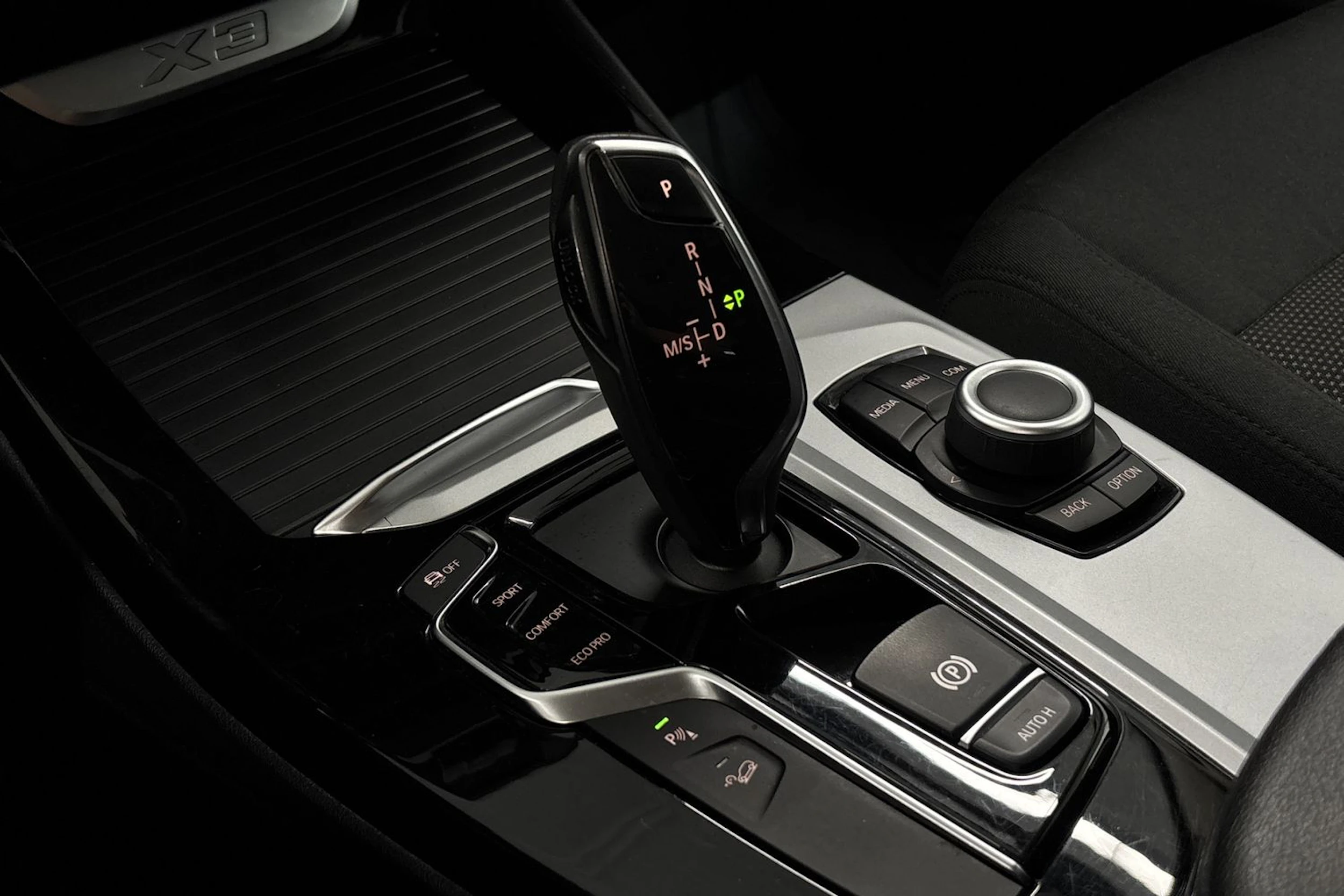 valkoinen BMW X3 2018 kuva 19.