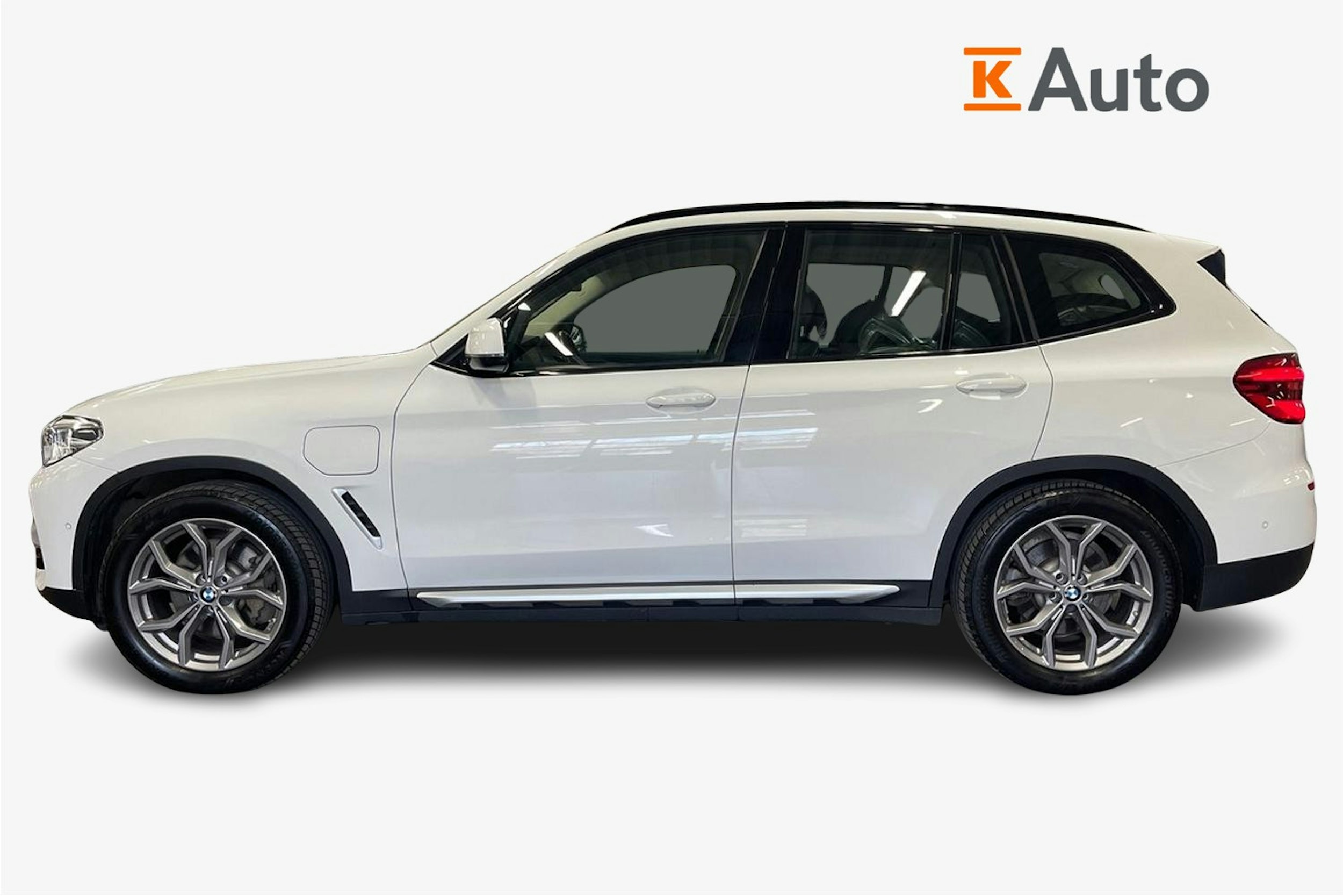 valkoinen BMW X3 2020 kuva 6.