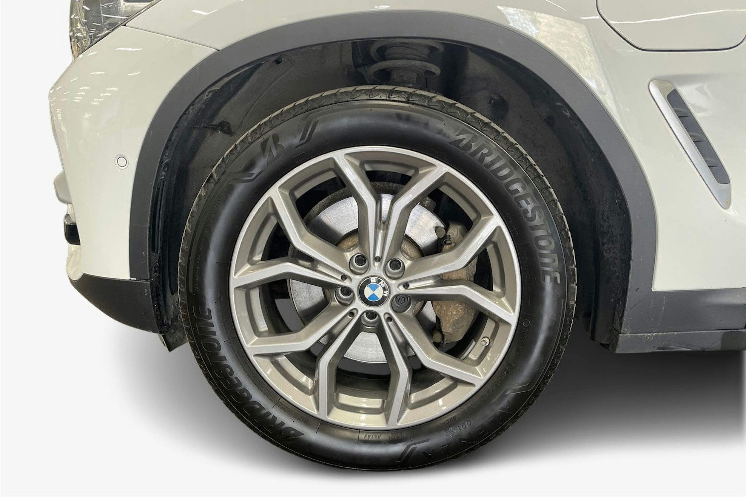 valkoinen BMW X3 2020 kuva 11.