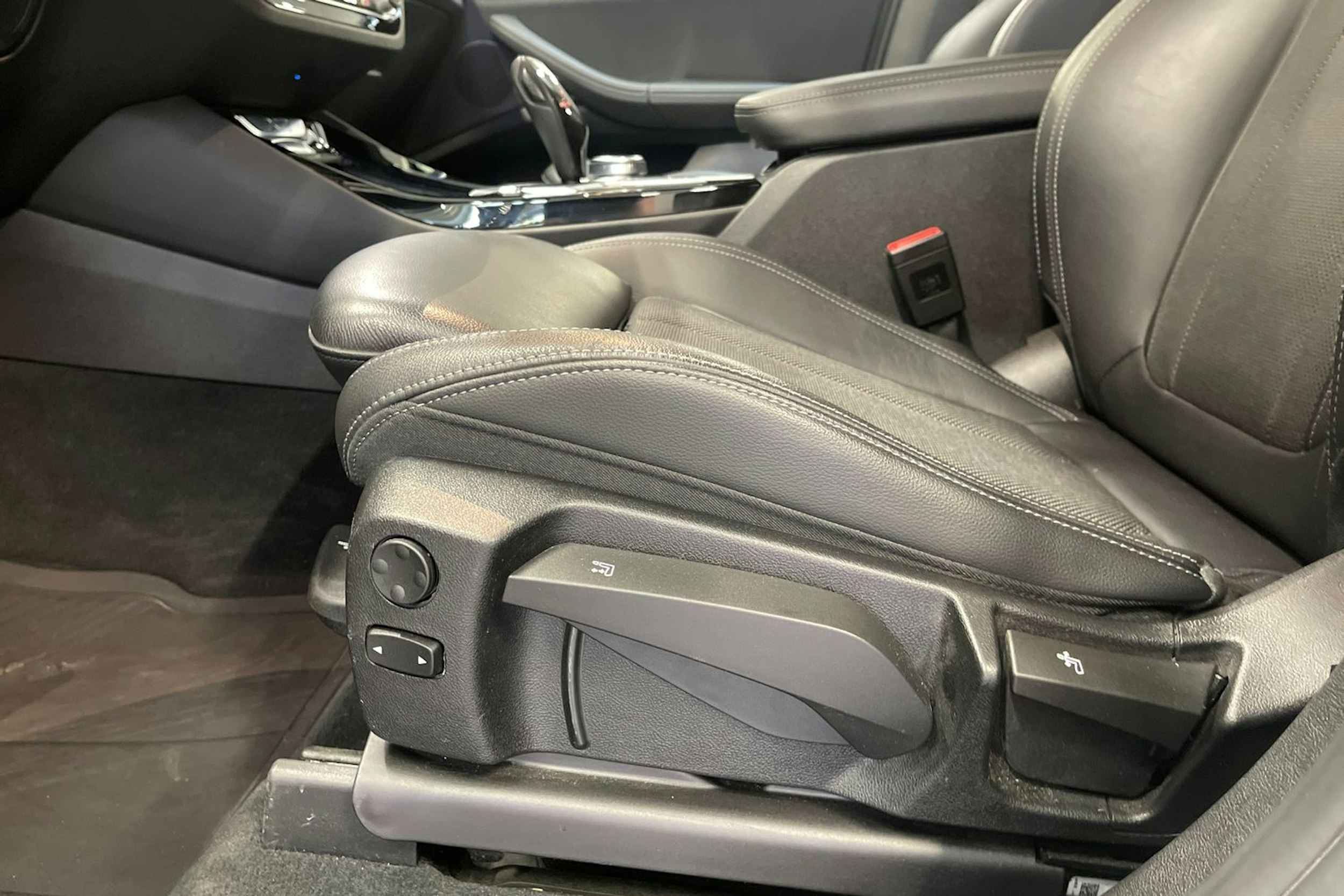 valkoinen BMW X3 2020 kuva 14.