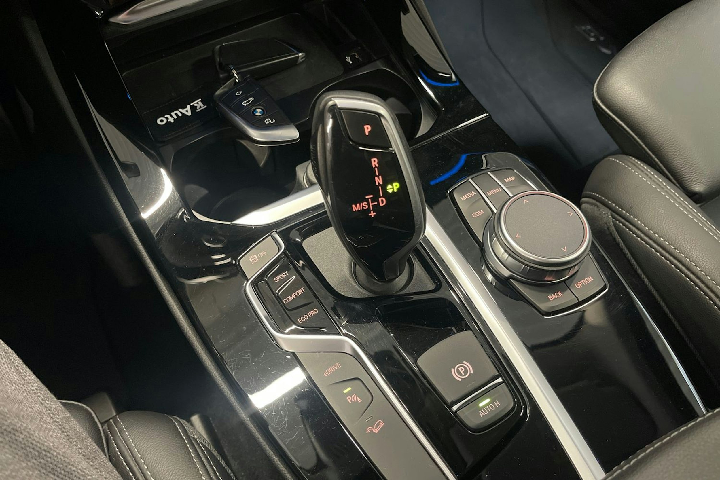 valkoinen BMW X3 2020 kuva 22.