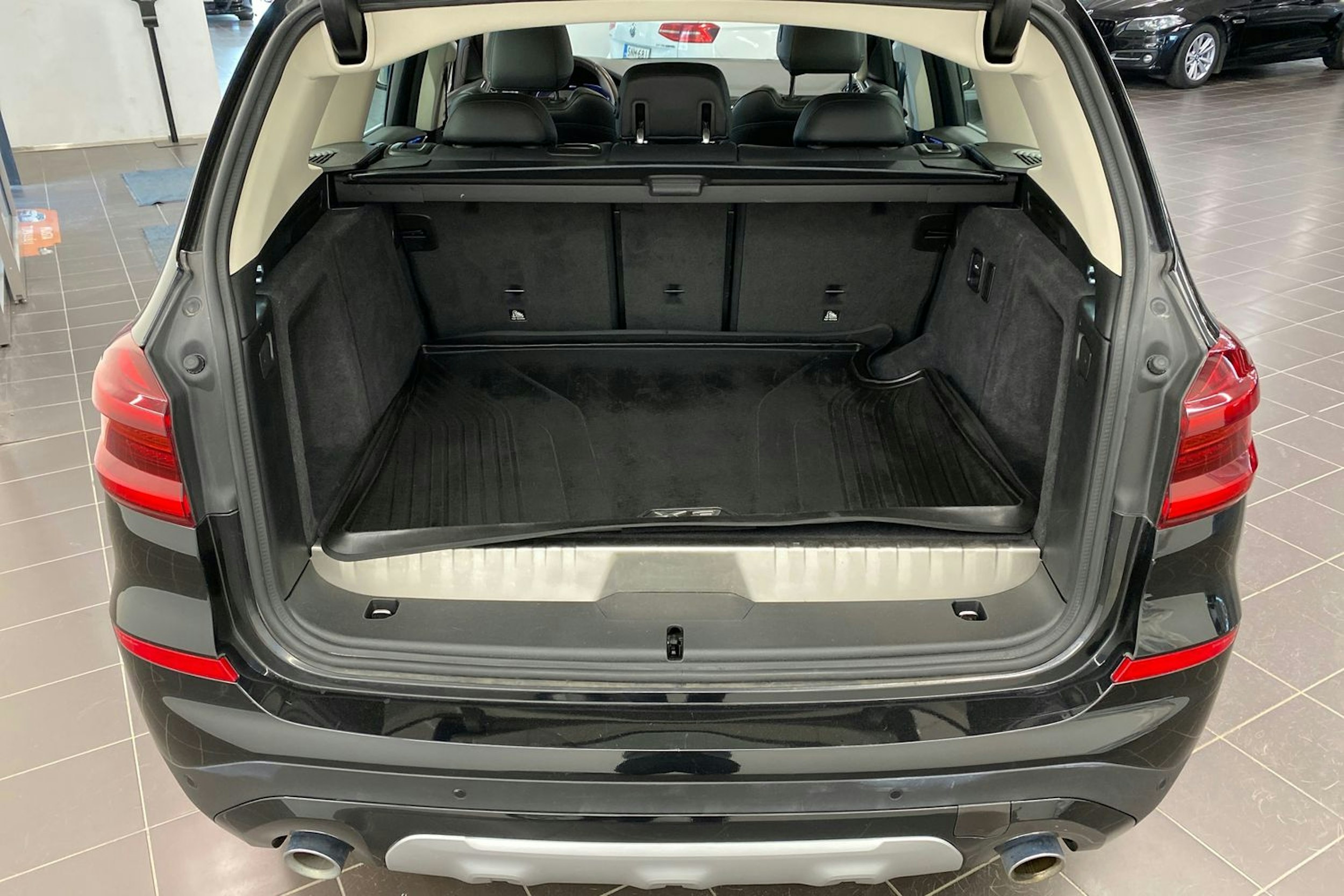 Musta BMW X3 2020 kuva 28.