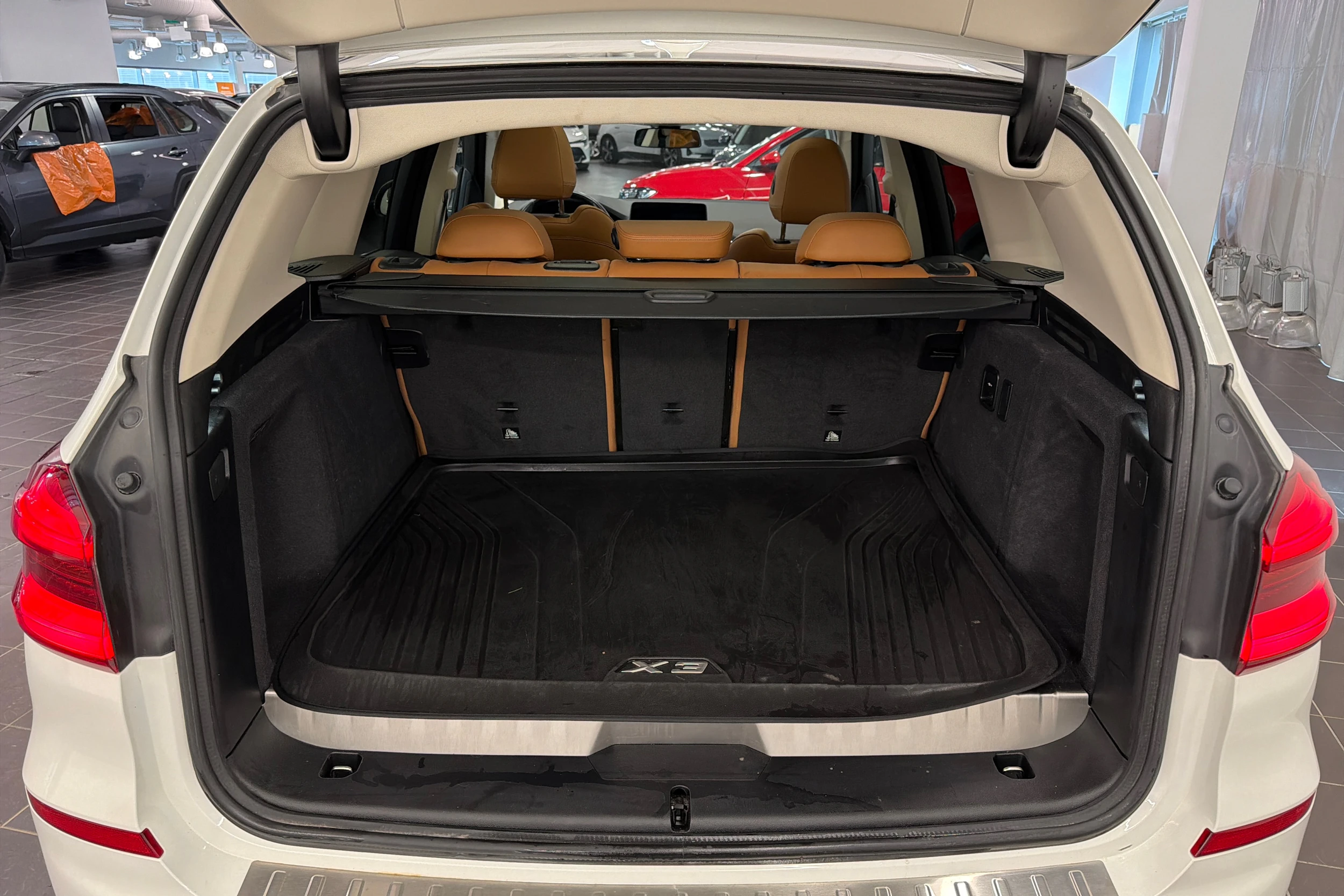 valkoinen BMW X3 2020 kuva 11.
