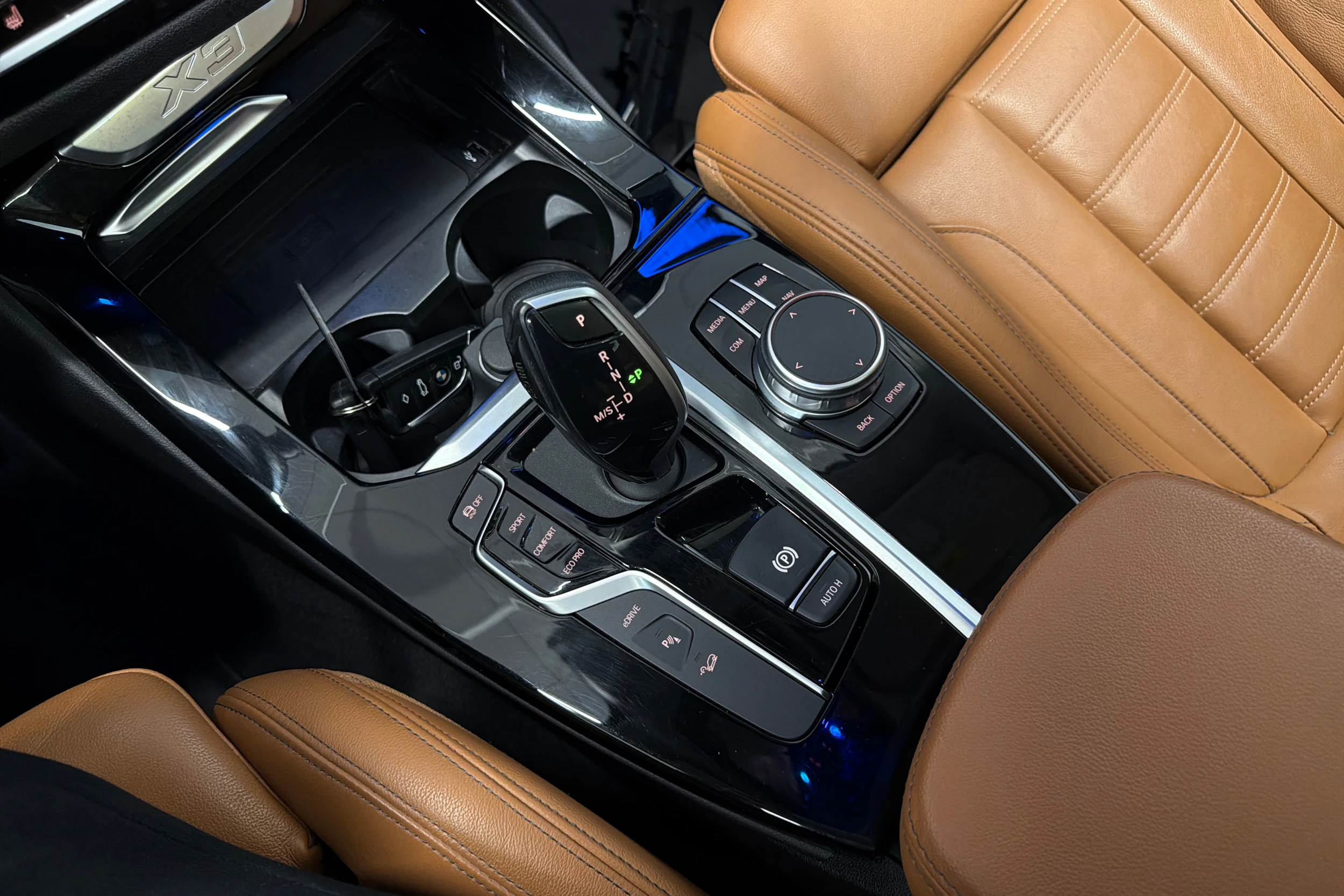 valkoinen BMW X3 2020 kuva 23.