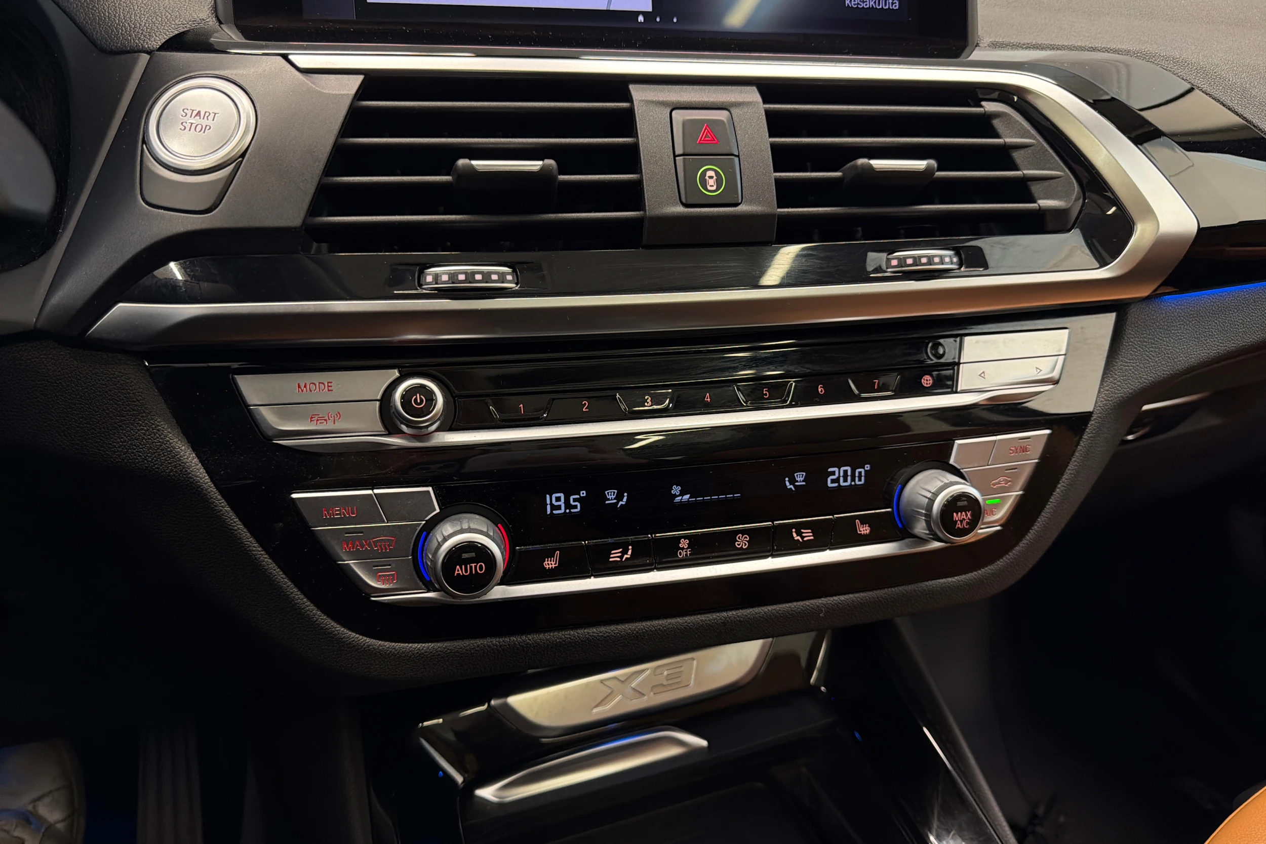 valkoinen BMW X3 2020 kuva 24.