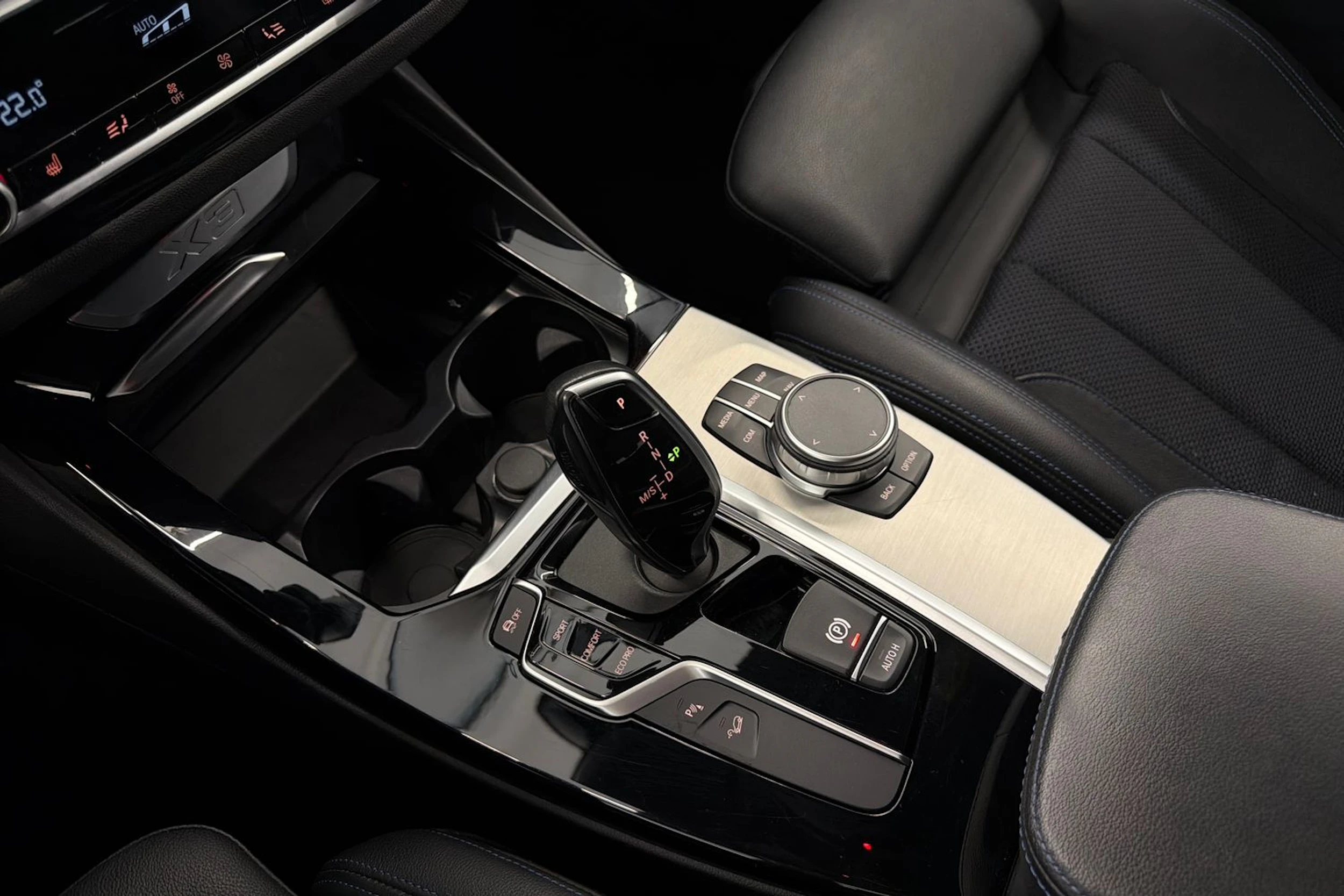 musta BMW X3 2020 kuva 21.