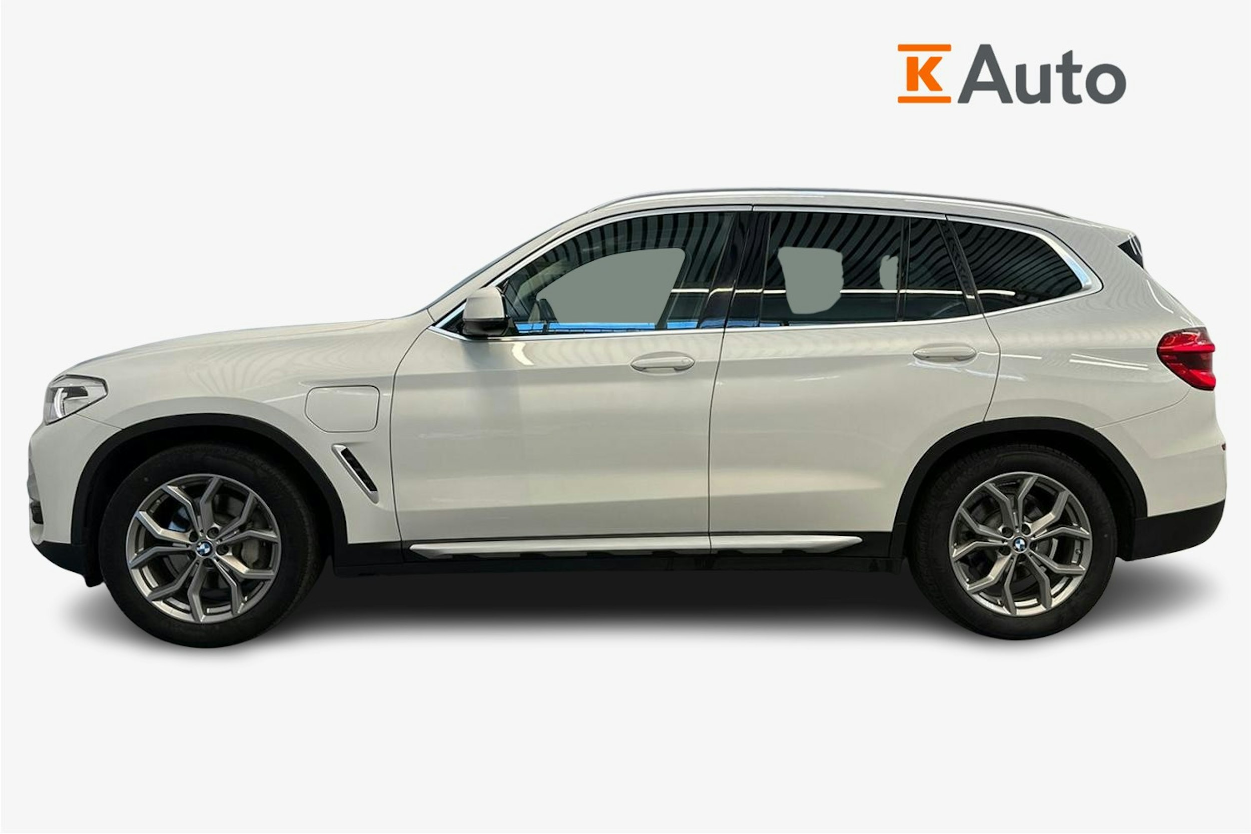 Valkoinen BMW X3 2020 kuva 6.