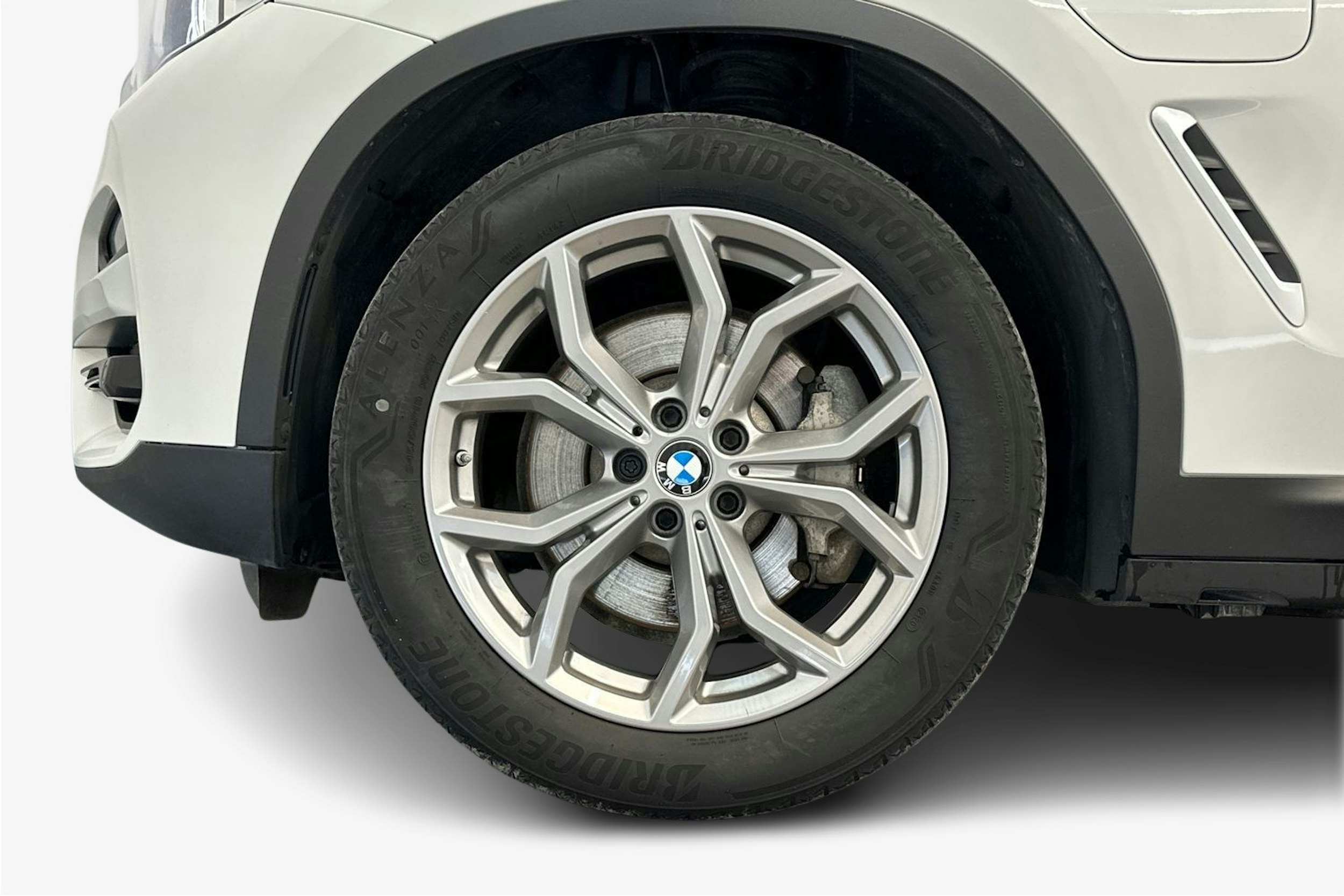 Valkoinen BMW X3 2020 kuva 11.