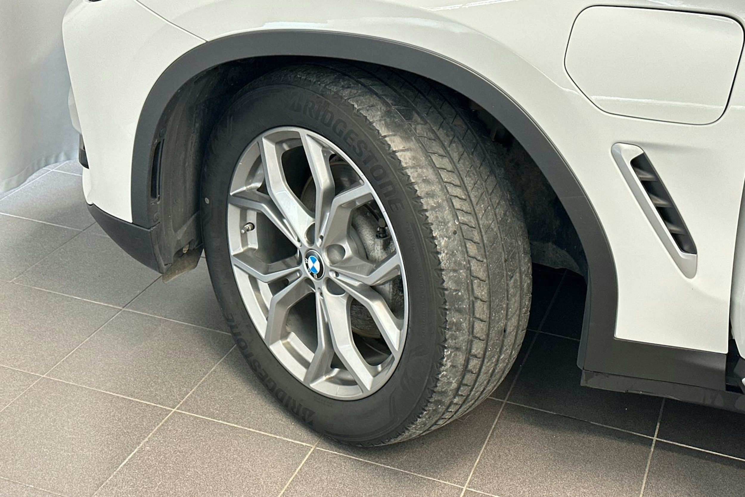Valkoinen BMW X3 2020 kuva 13.