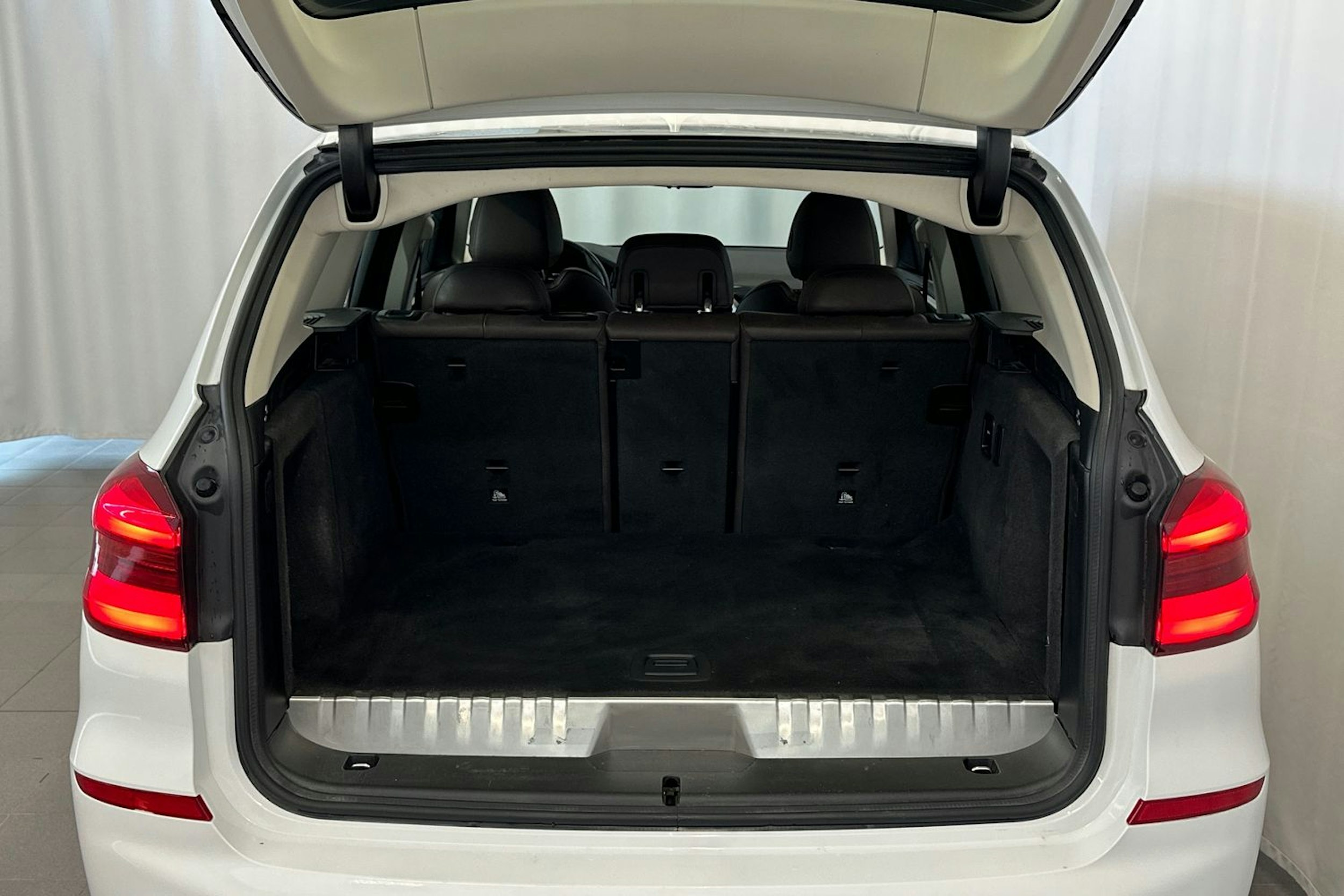 Valkoinen BMW X3 2020 kuva 15.