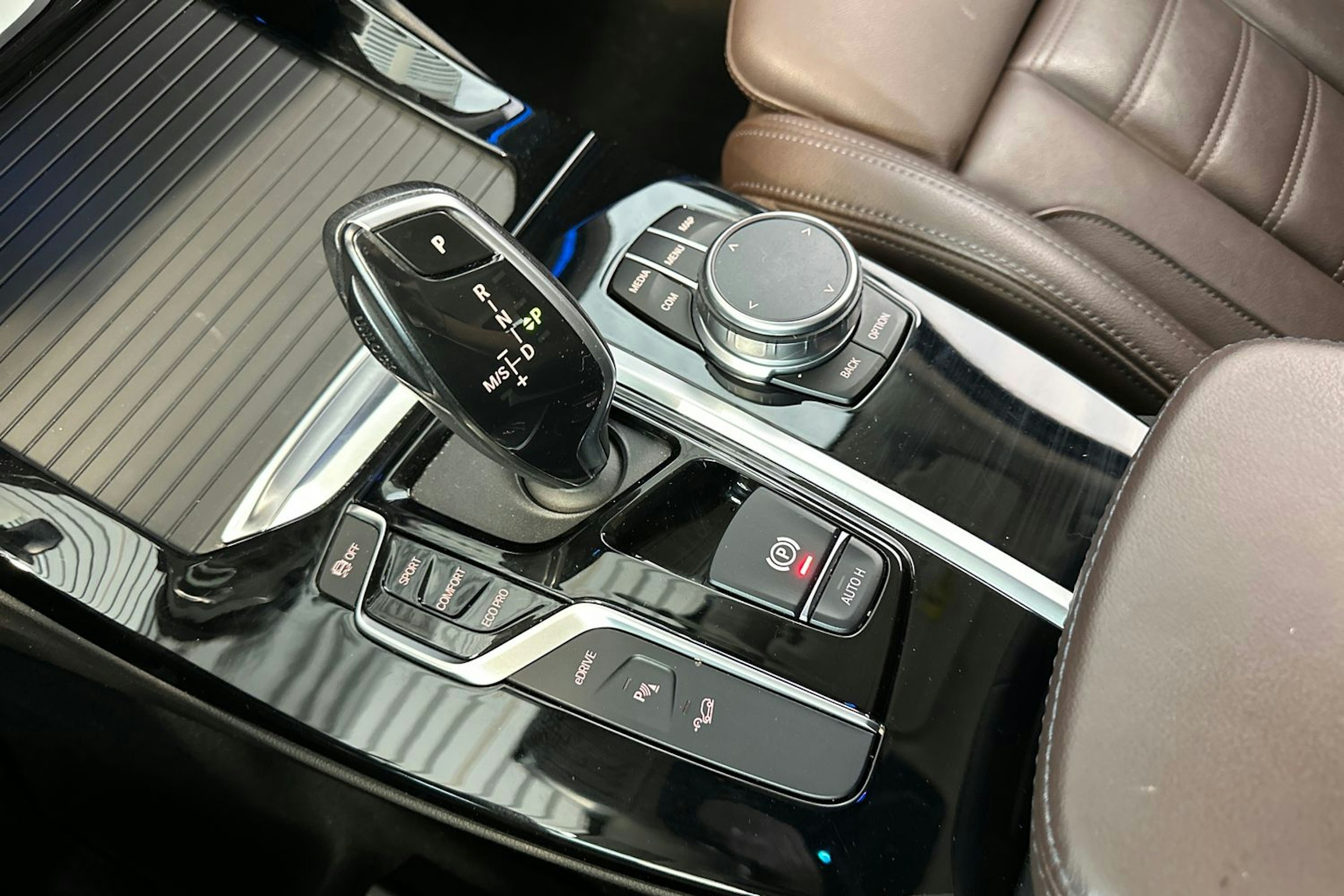 Valkoinen BMW X3 2020 kuva 22.
