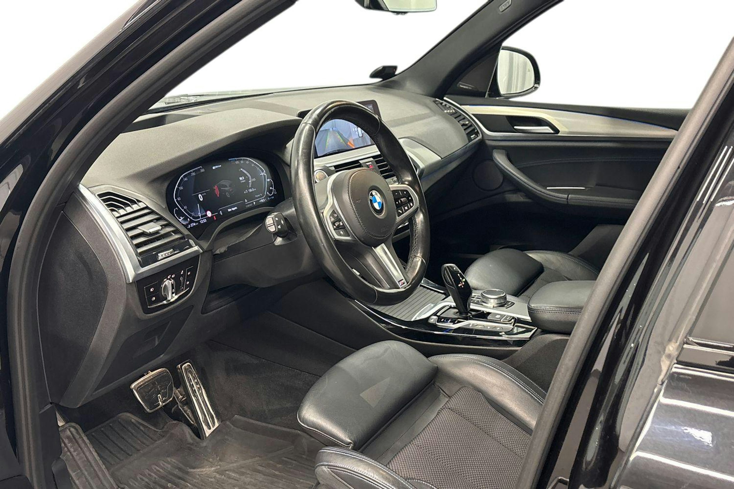 musta BMW X3 2020 kuva 6.