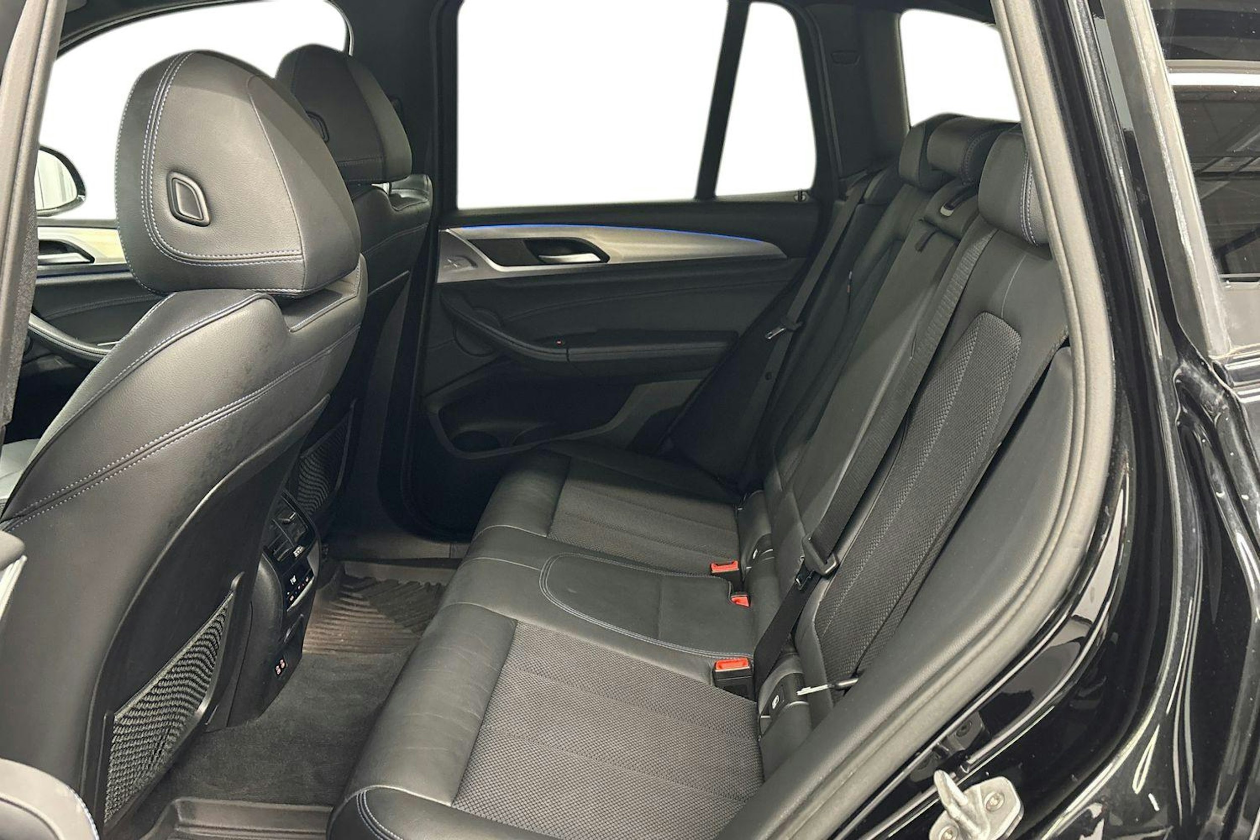 musta BMW X3 2020 kuva 8.