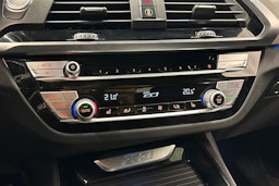 musta BMW X3 2020 kuva 23.