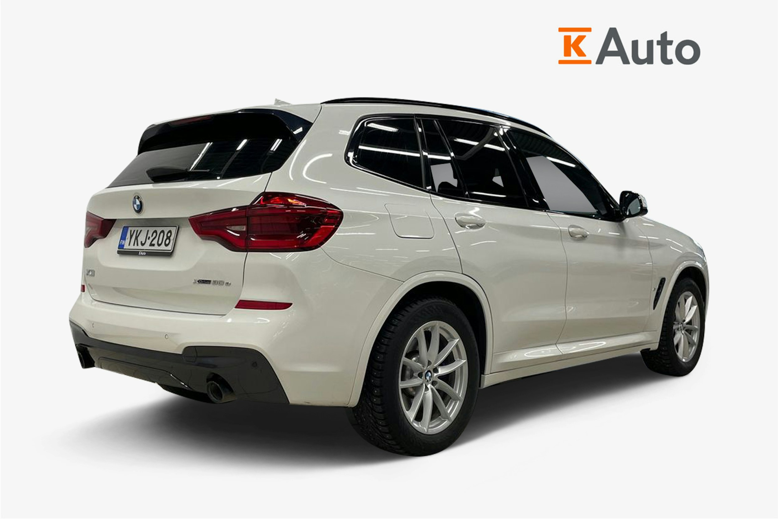 Valkoinen BMW X3 2020 kuva 2.
