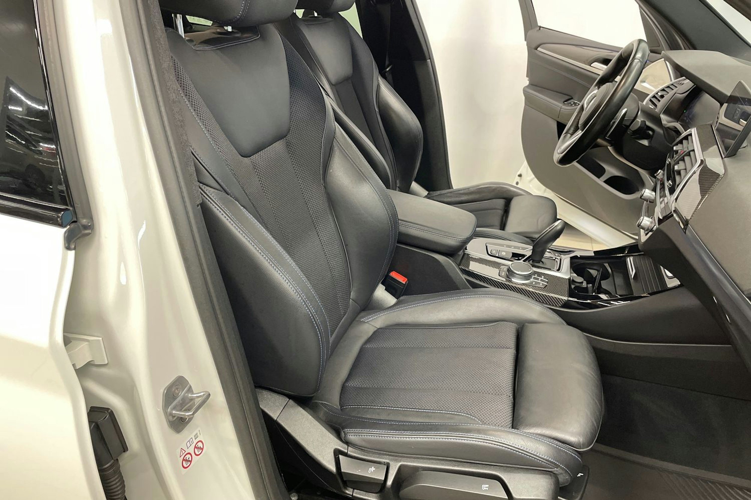 Valkoinen BMW X3 2020 kuva 26.