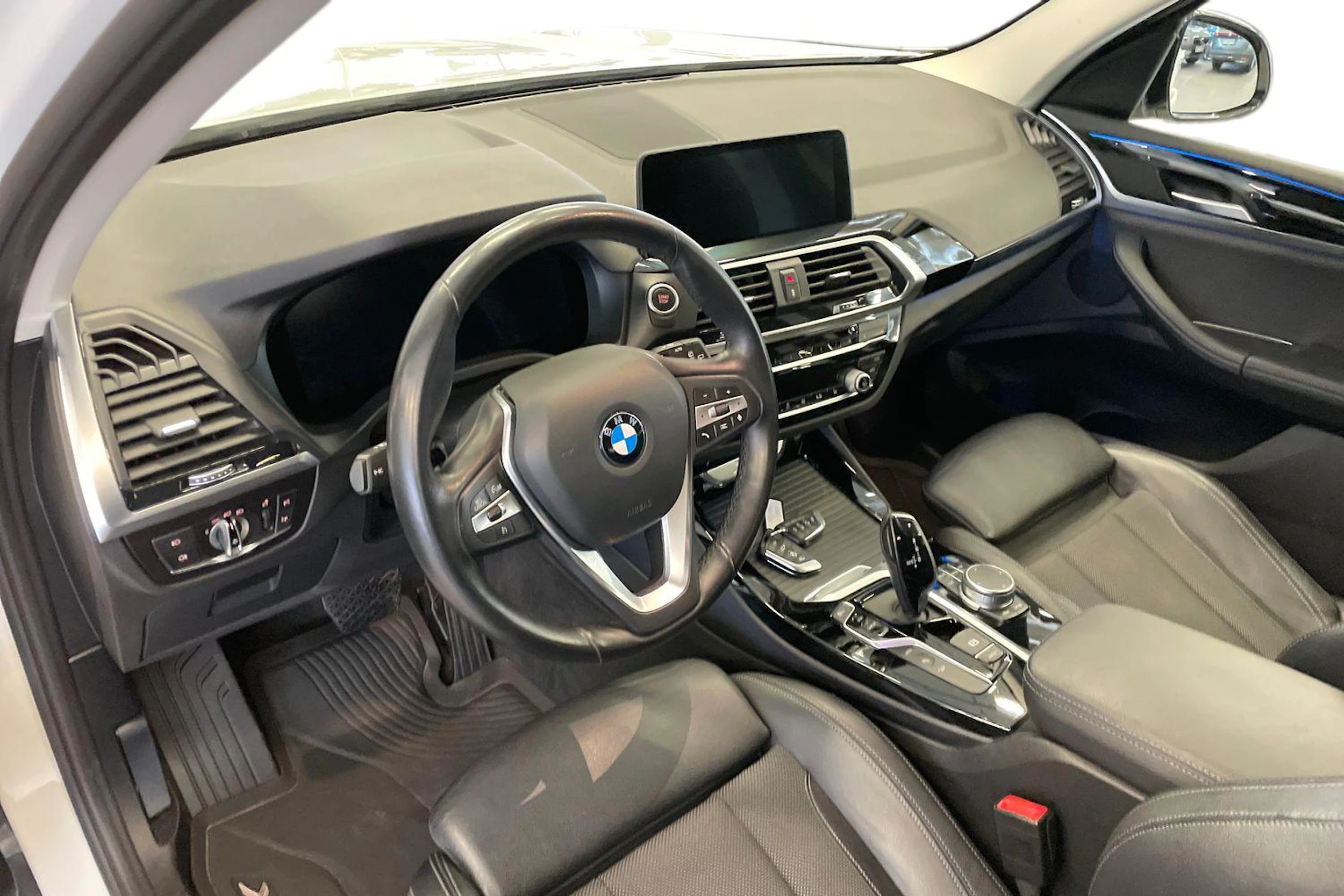 valkoinen BMW X3 2020 kuva 8.