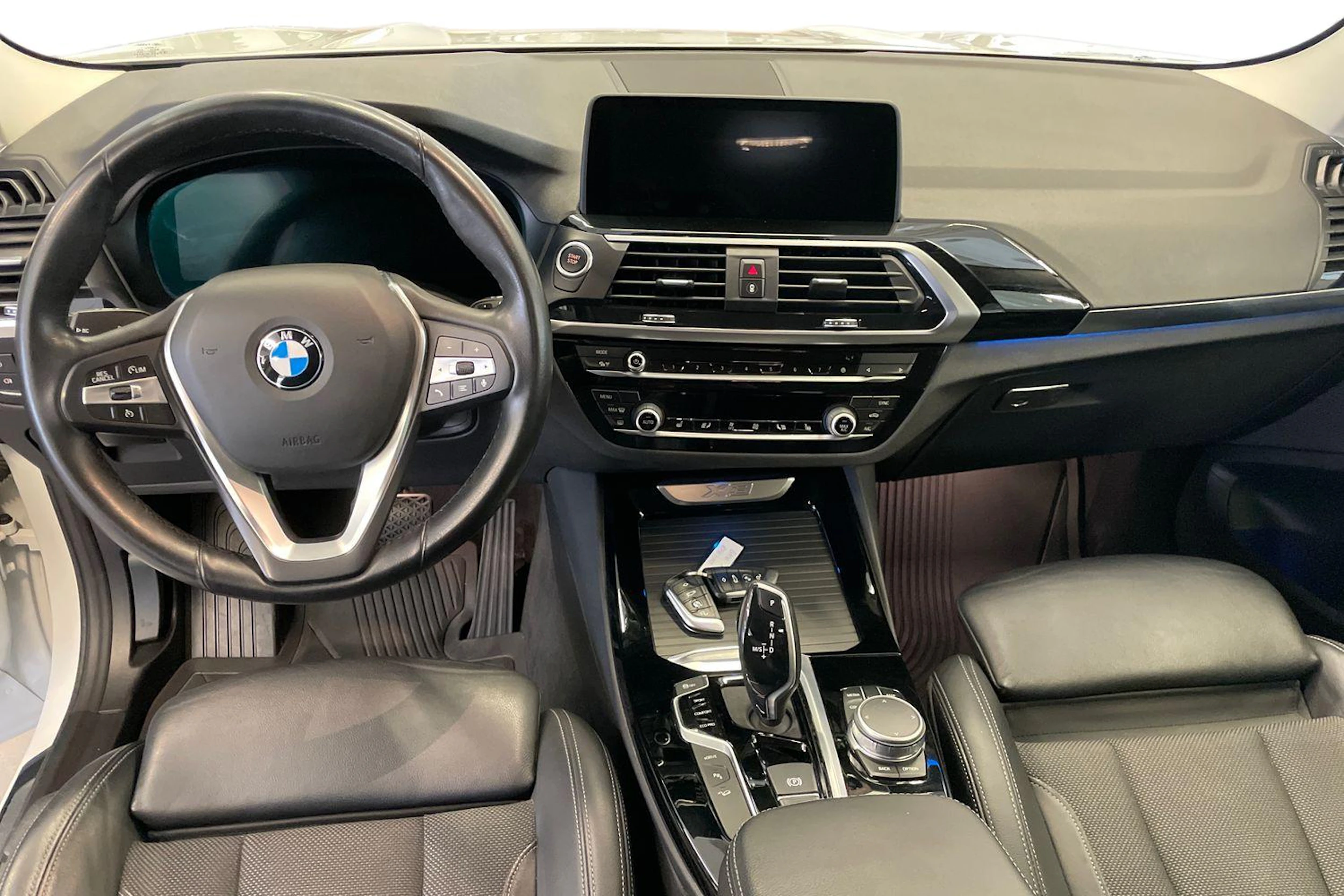 valkoinen BMW X3 2020 kuva 9.