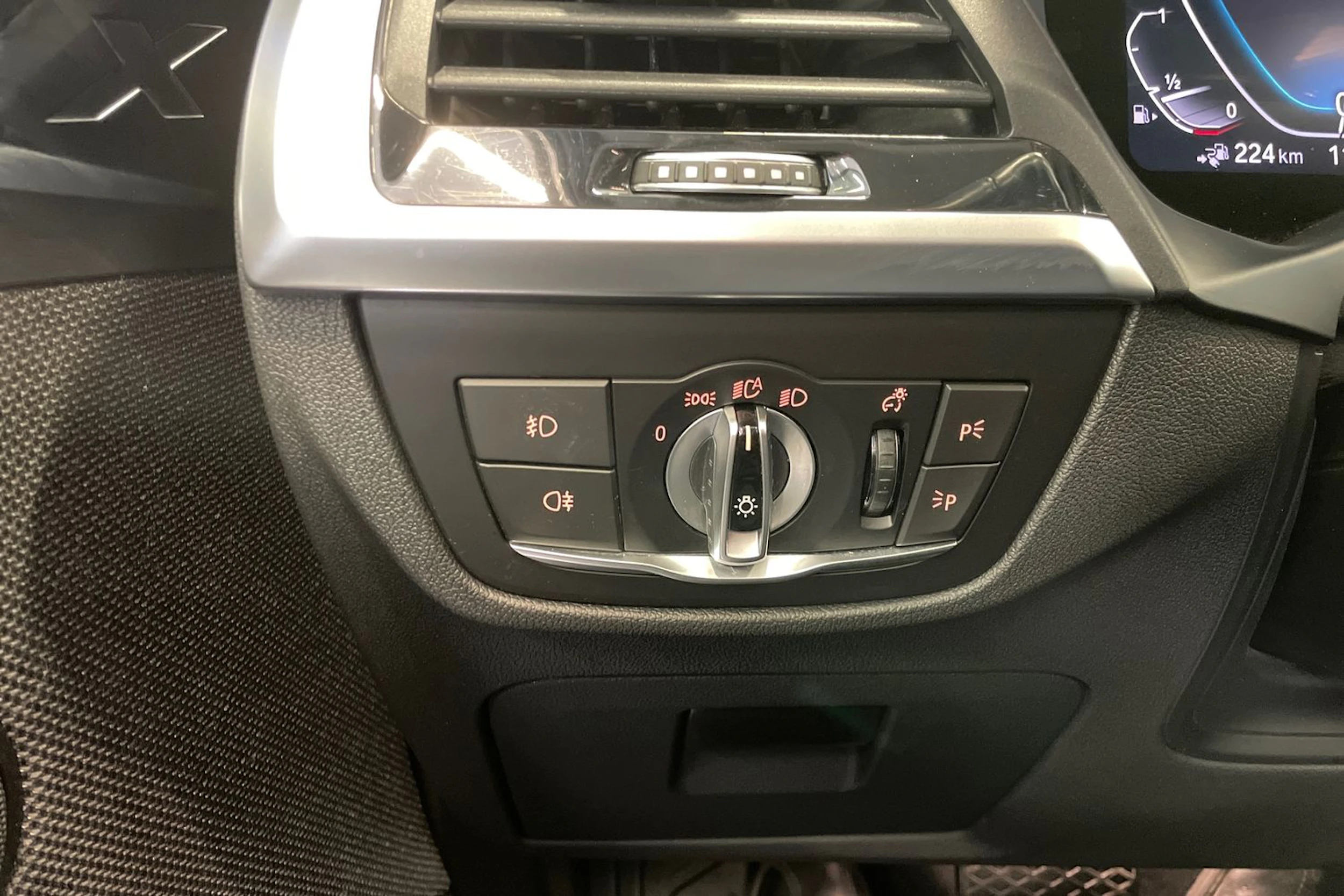 valkoinen BMW X3 2020 kuva 27.