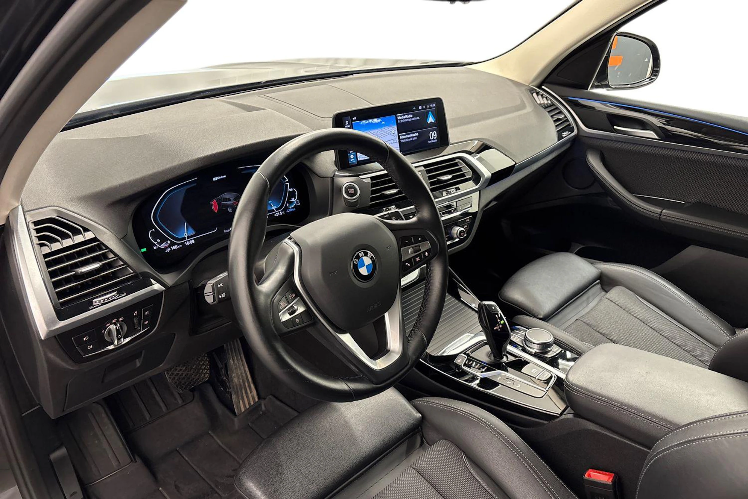 musta BMW X3 2021 kuva 6.