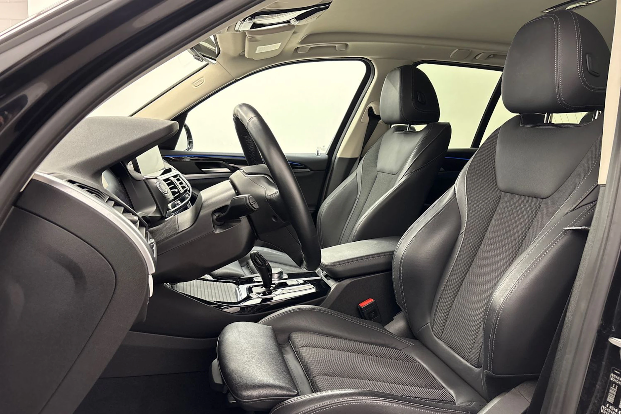 musta BMW X3 2021 kuva 11.
