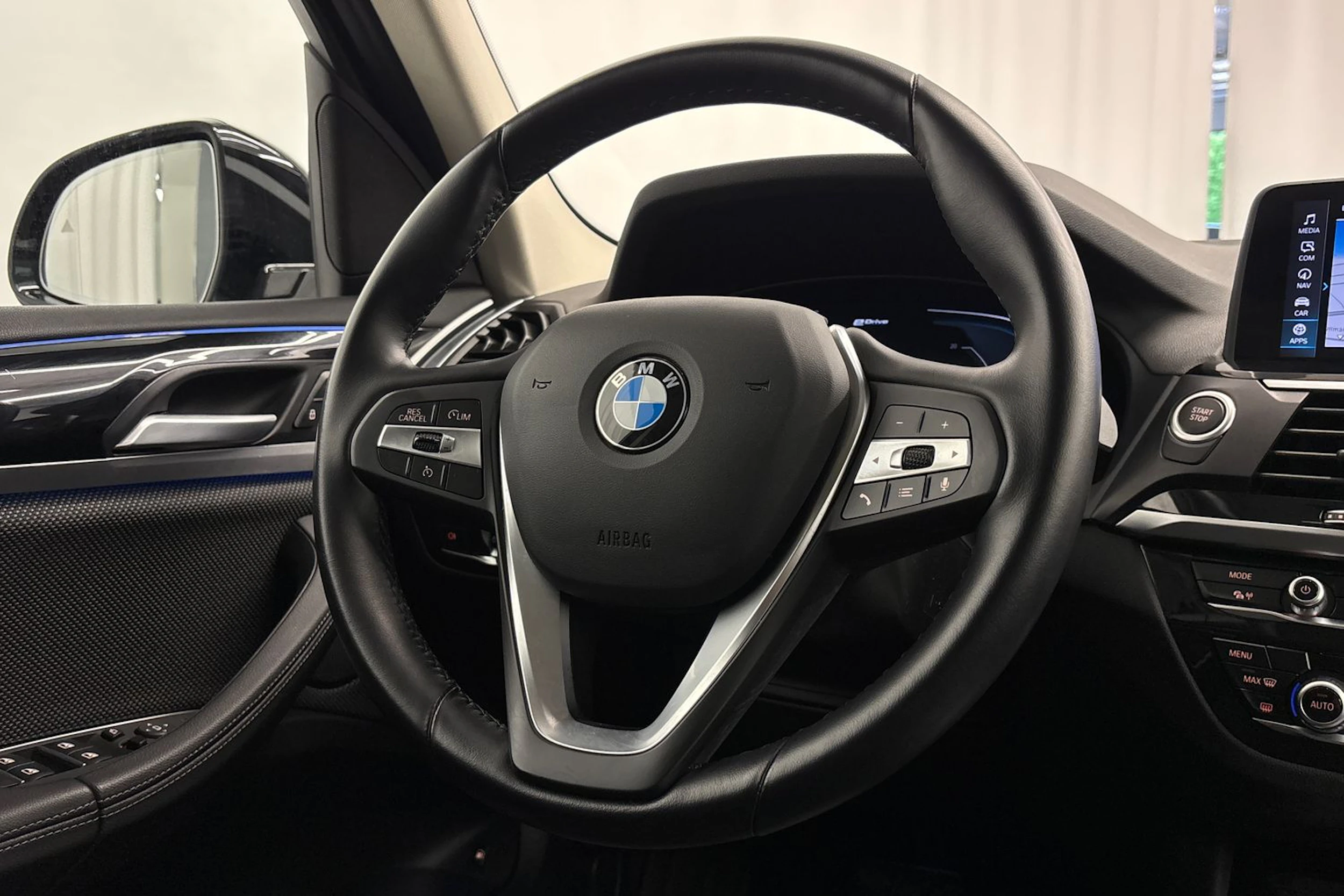 musta BMW X3 2021 kuva 12.