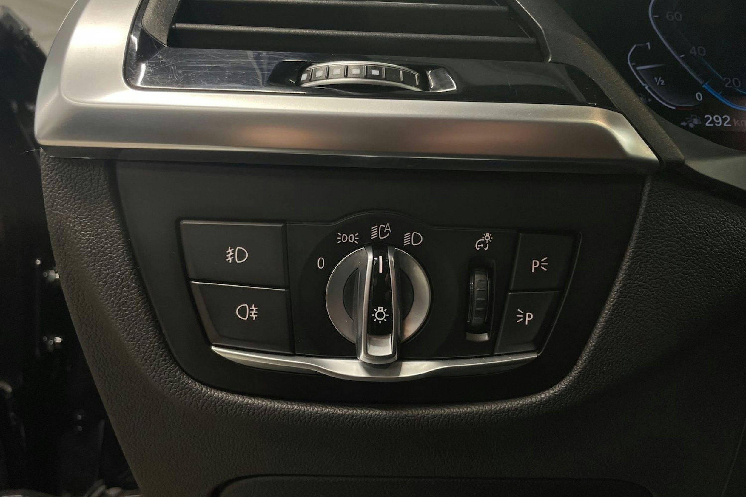 Musta BMW X3 2021 kuva 18.
