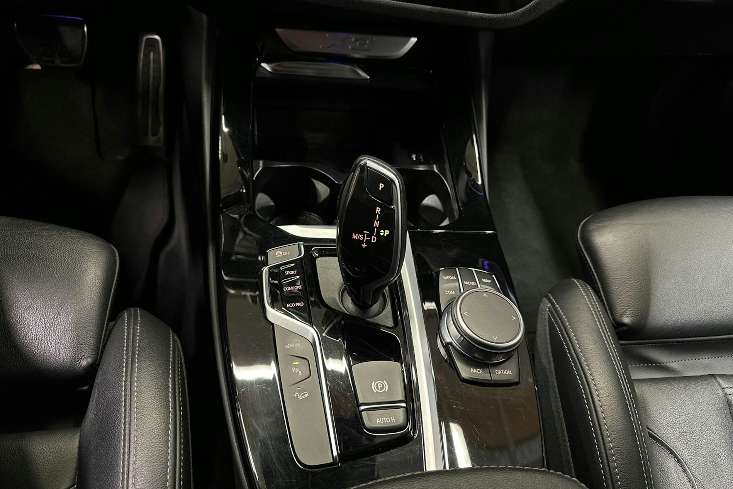 Harmaa BMW X3 2021 kuva 22.