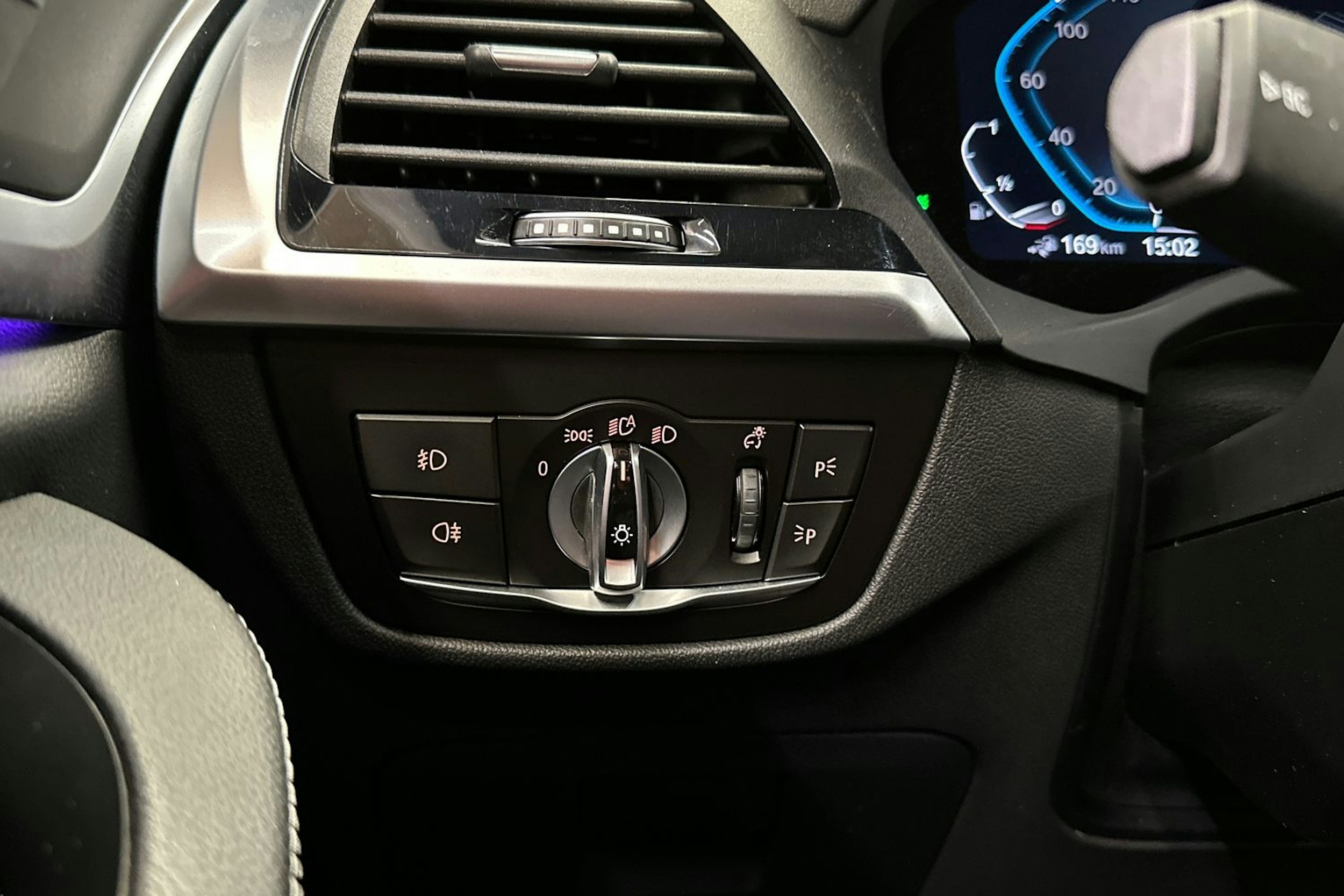 Harmaa BMW X3 2021 kuva 27.