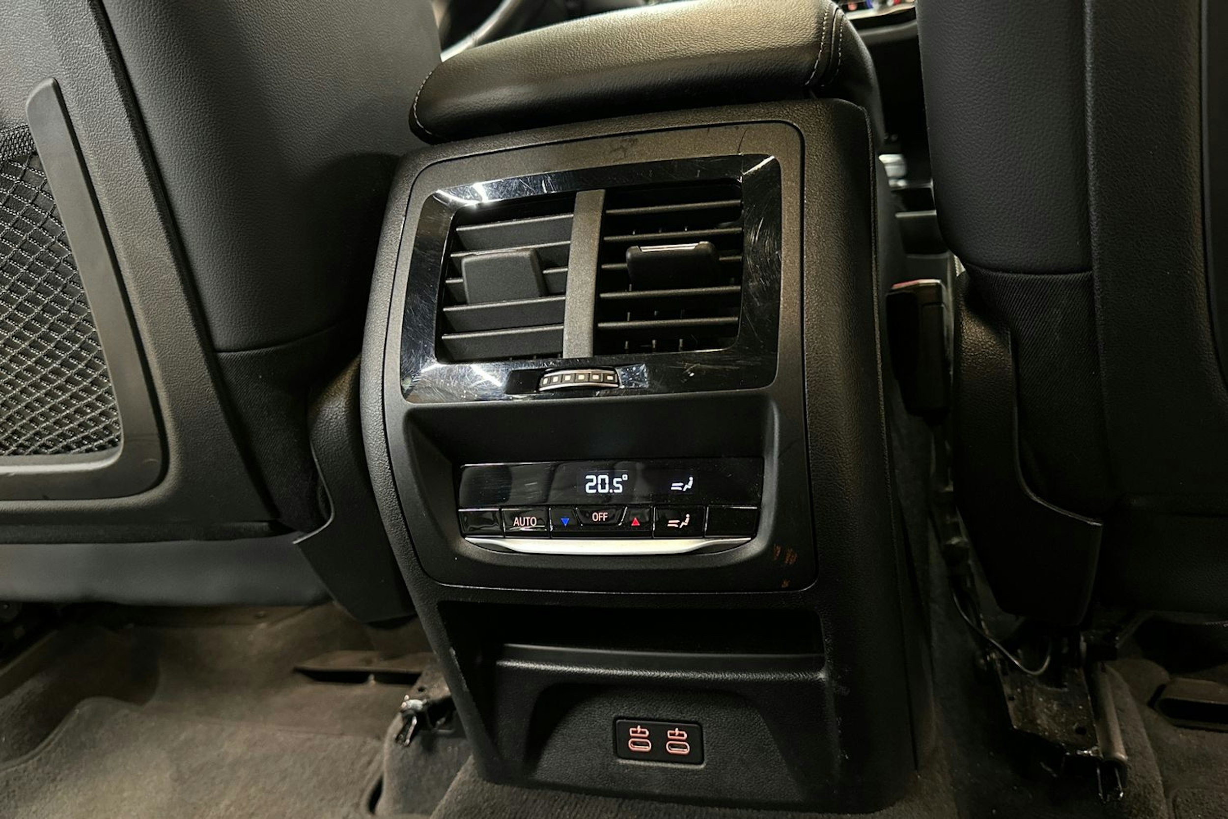 Harmaa BMW X3 2021 kuva 33.