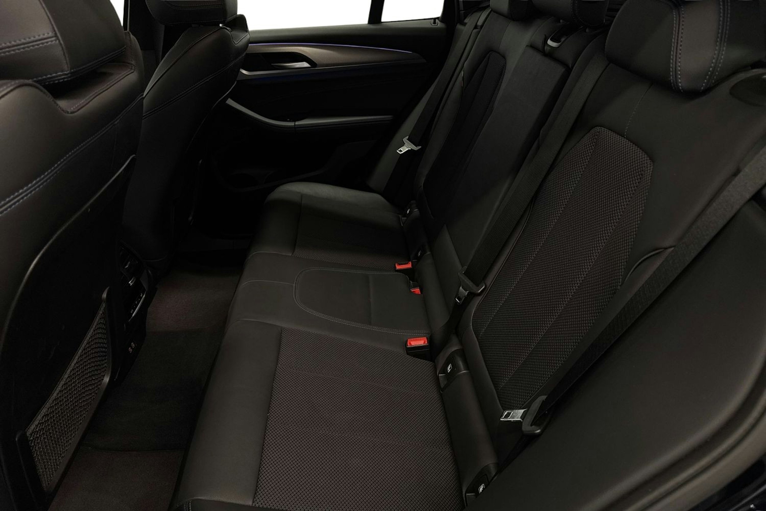 musta BMW X3 2021 kuva 10.