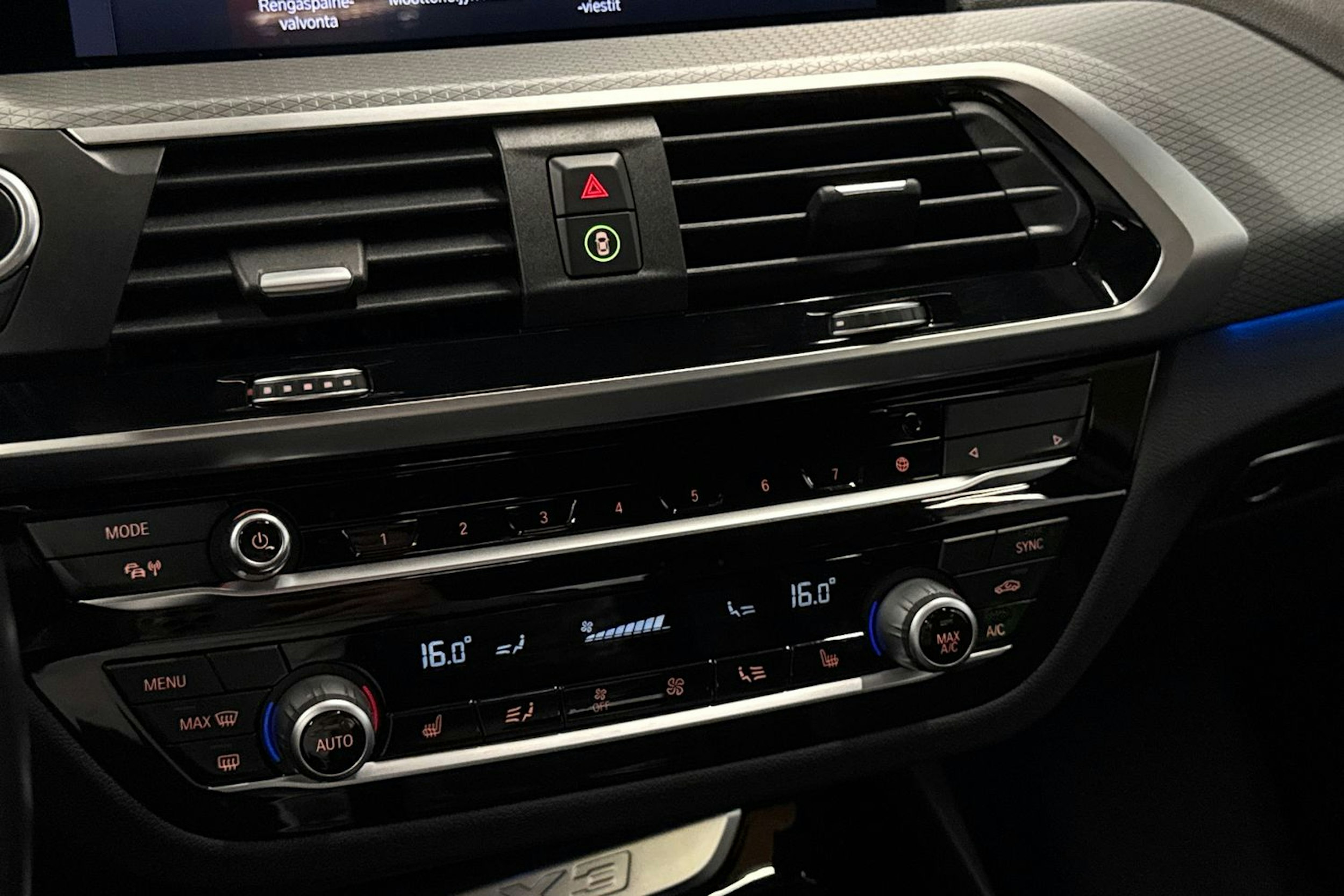 musta BMW X3 2021 kuva 21.