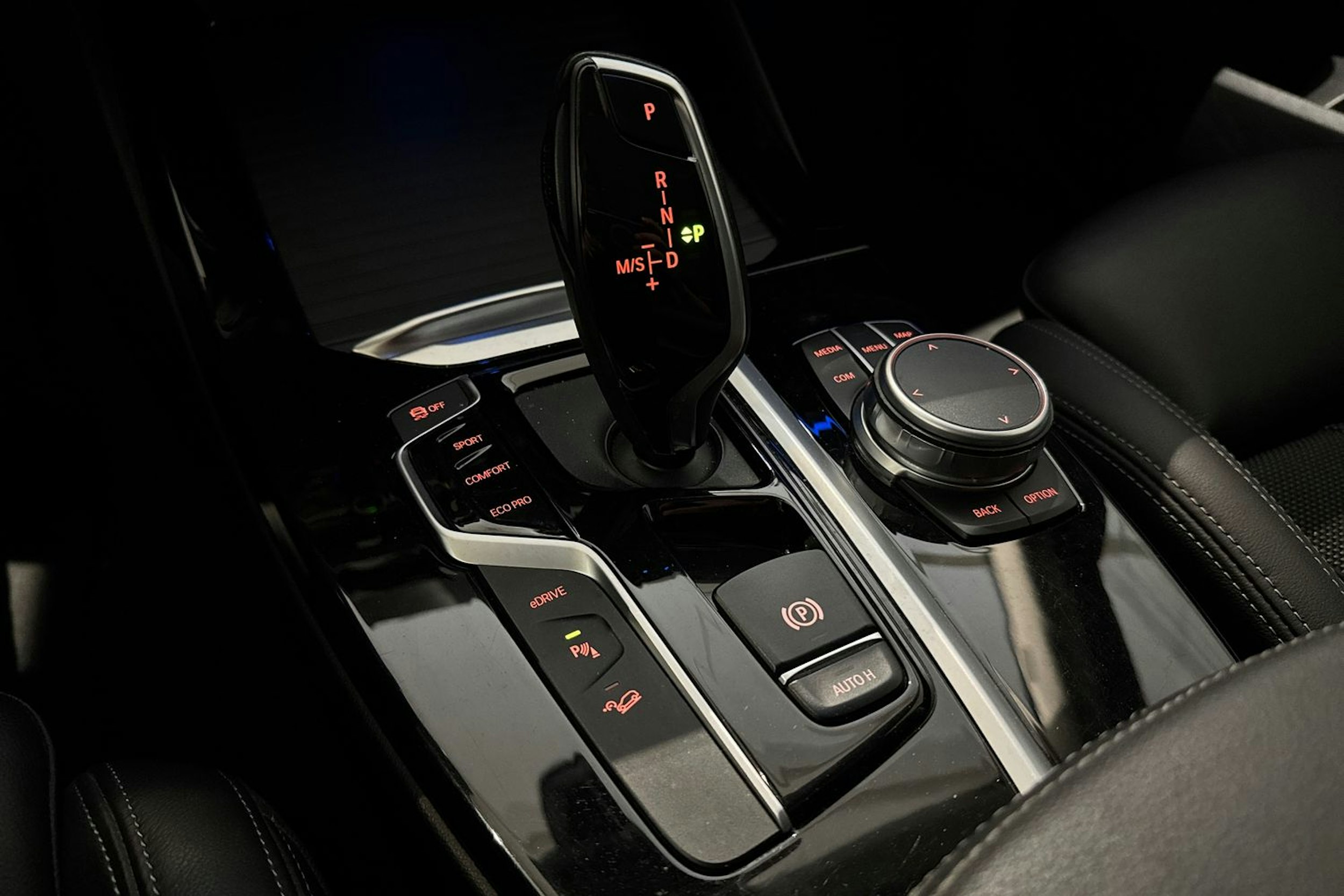 musta BMW X3 2021 kuva 24.