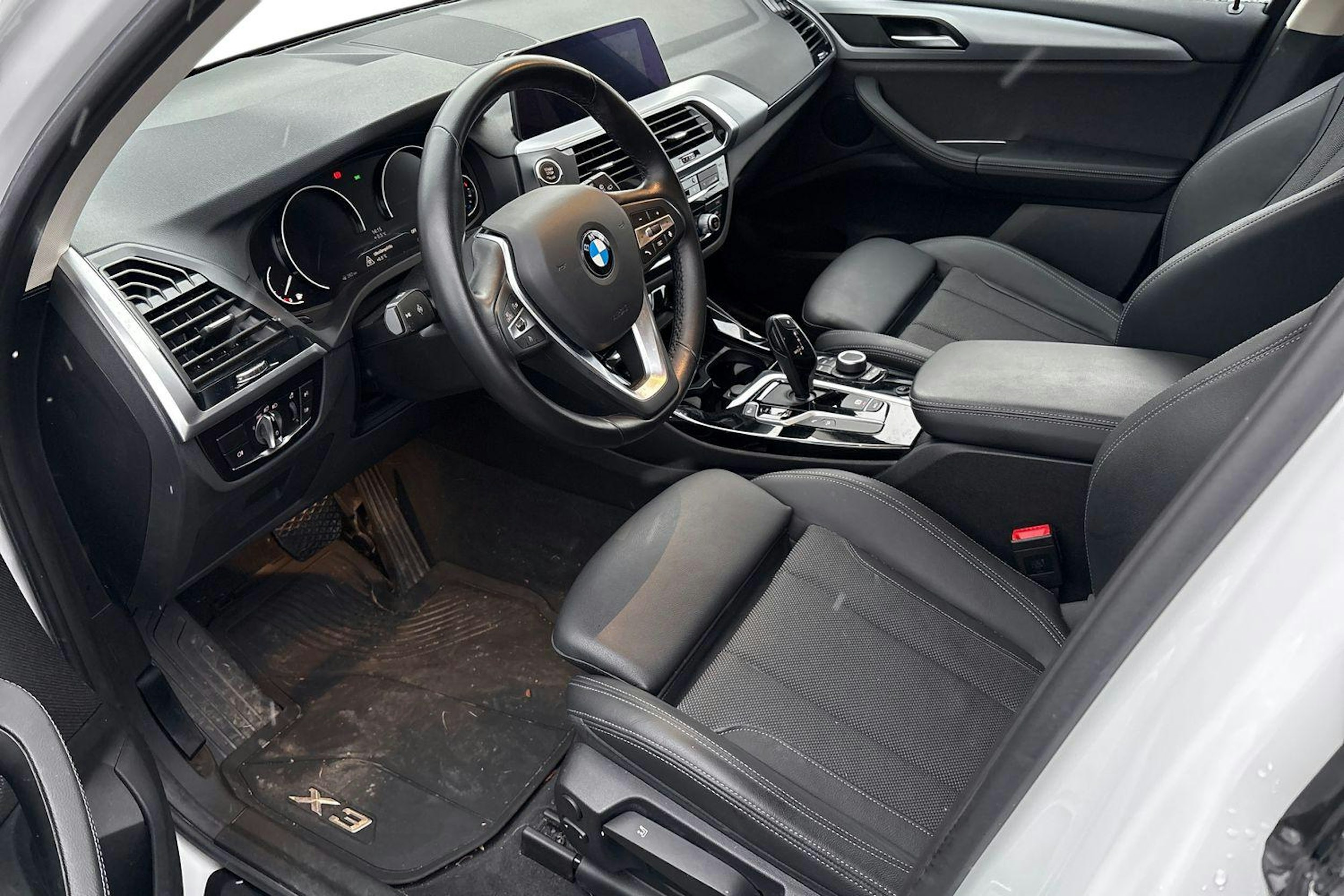 valkoinen BMW X3 2021 kuva 3.