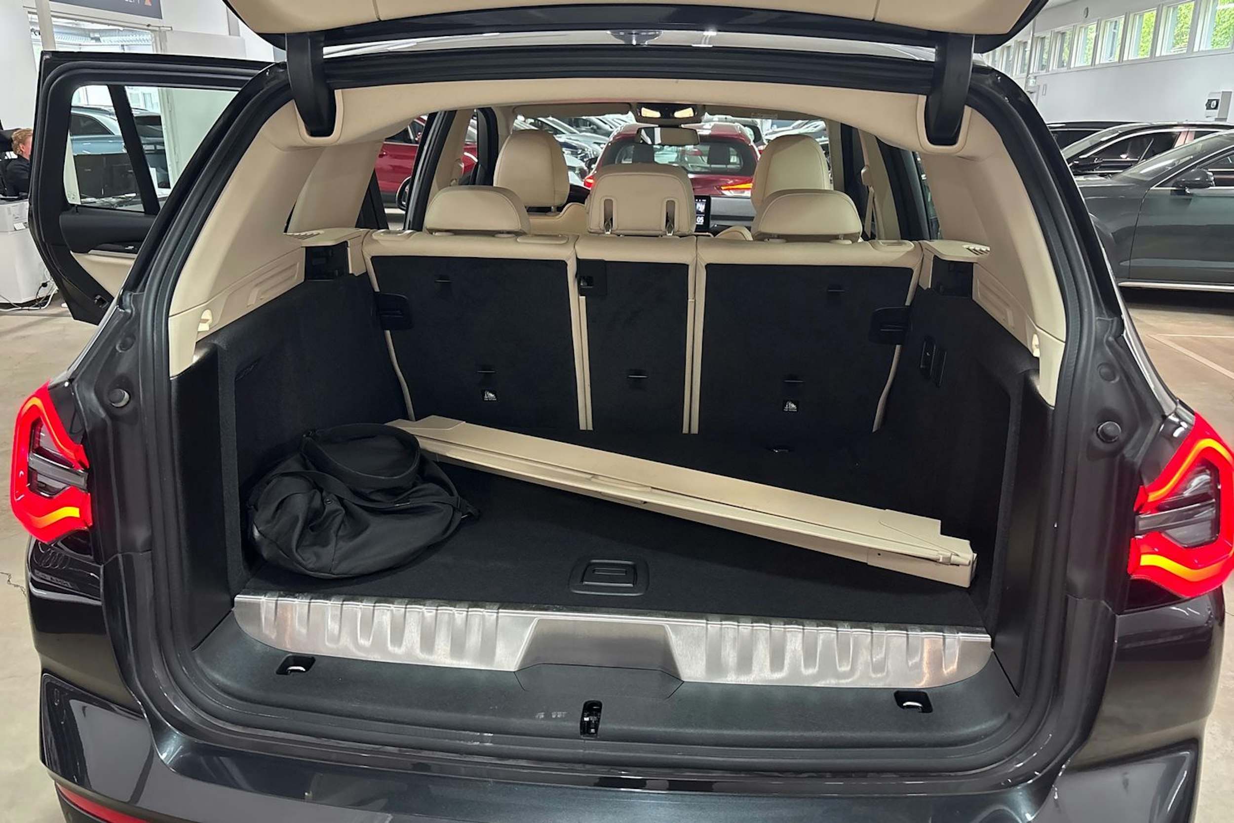 Harmaa BMW X3 2022 kuva 14.