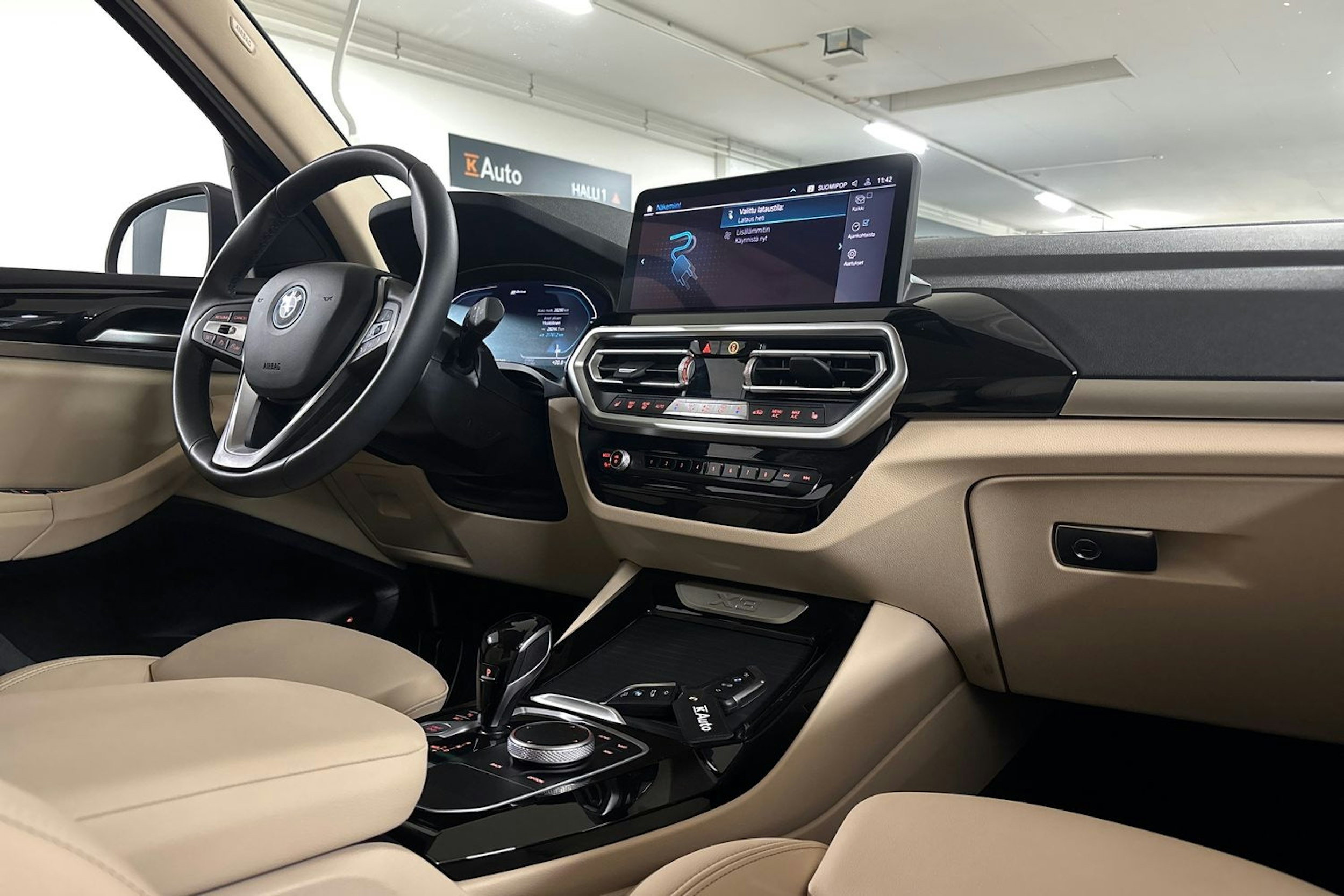 Harmaa BMW X3 2022 kuva 28.