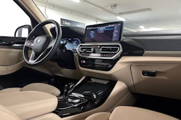 Harmaa BMW X3 2022 kuva 28.