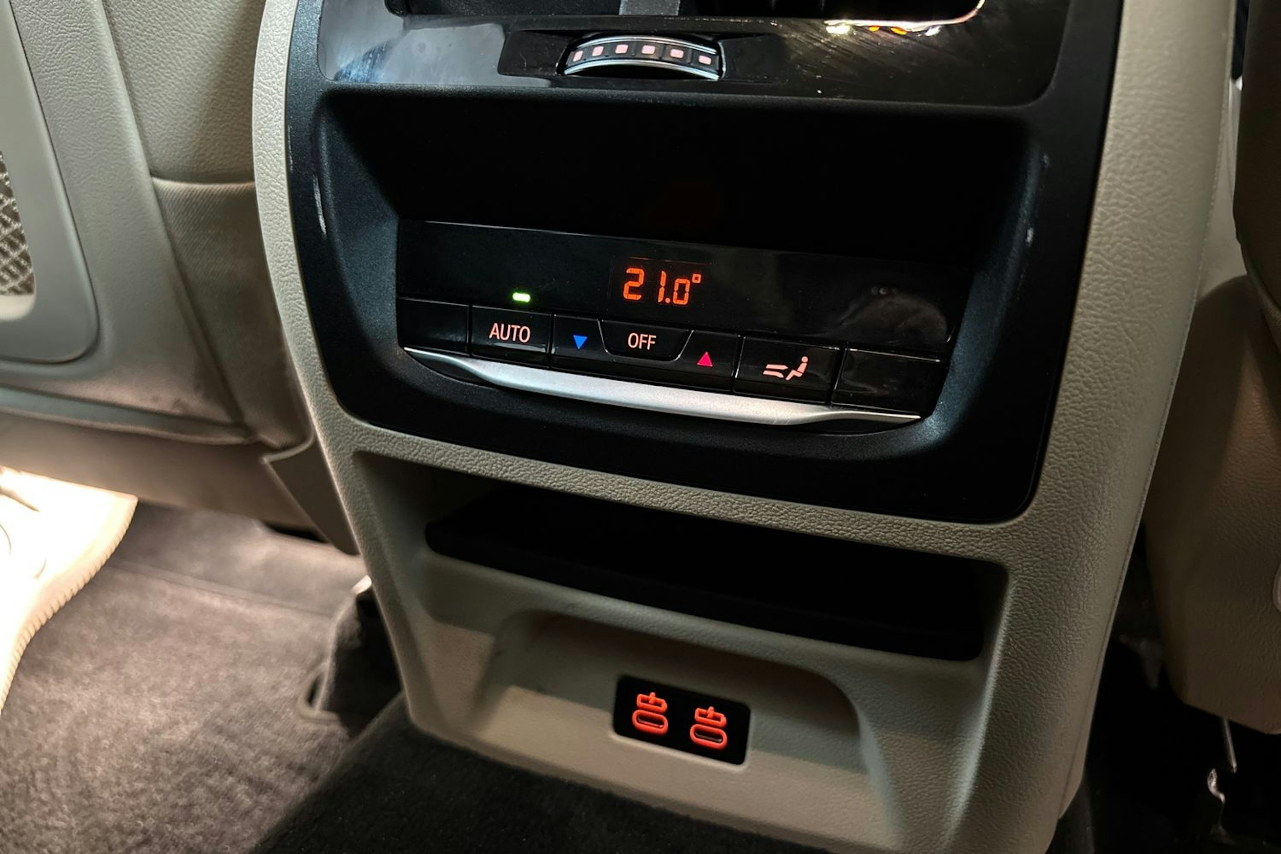 Harmaa BMW X3 2022 kuva 29.