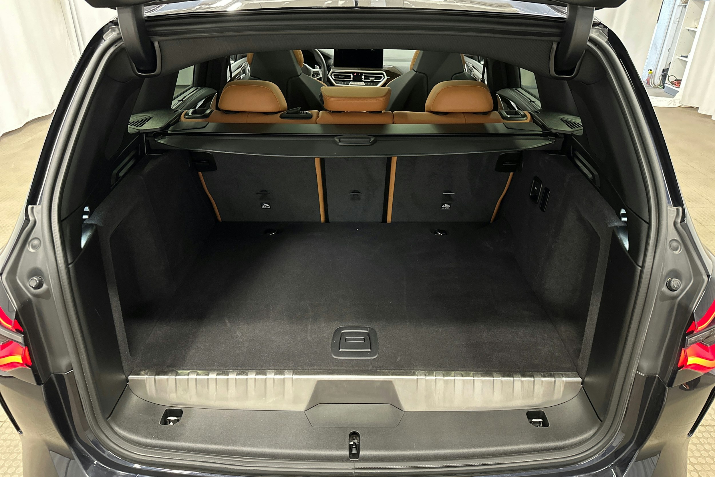 musta BMW X3 2022 kuva 32.