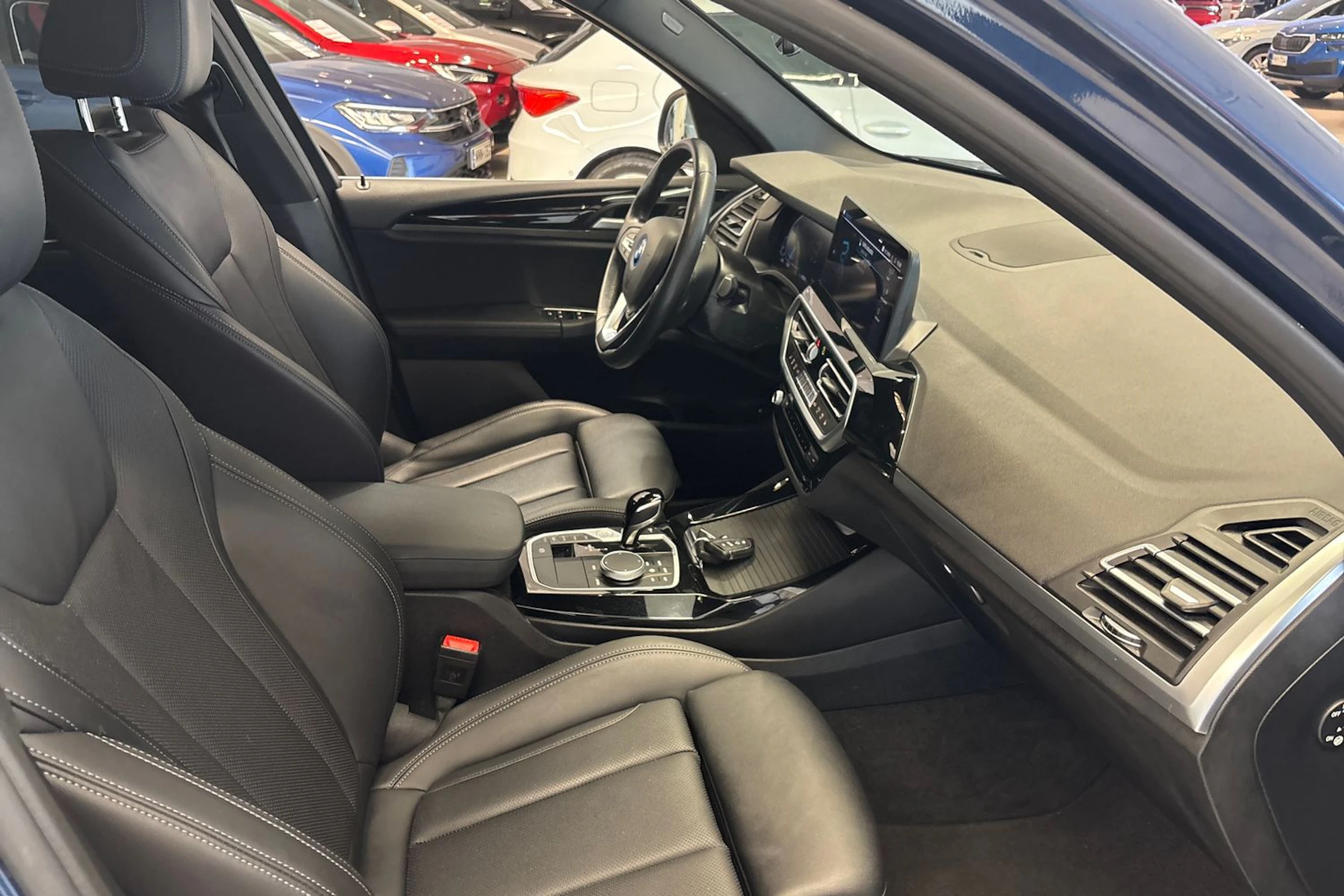 Sininen BMW X3 2022 kuva 11.