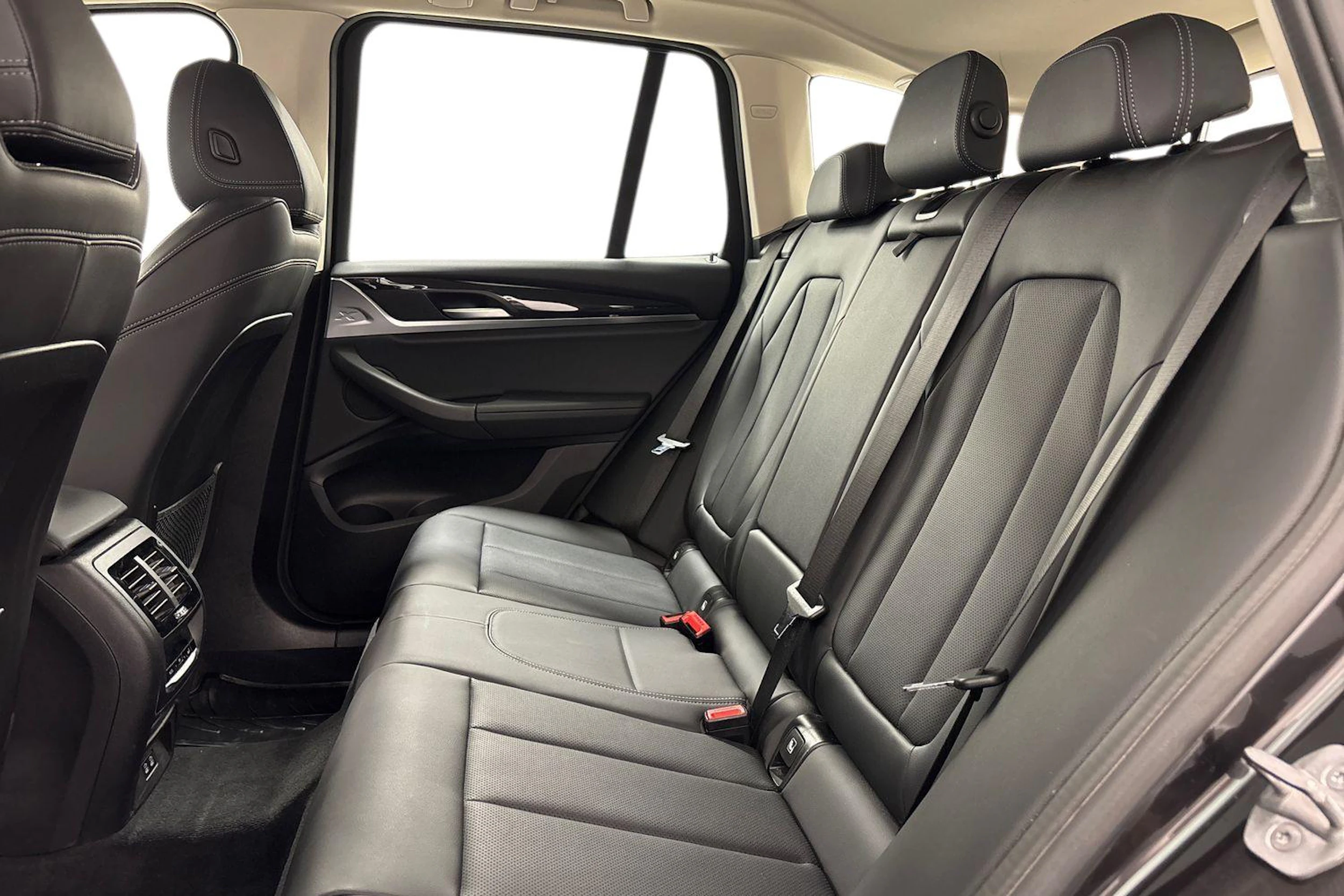 harmaa BMW X3 2022 kuva 11.