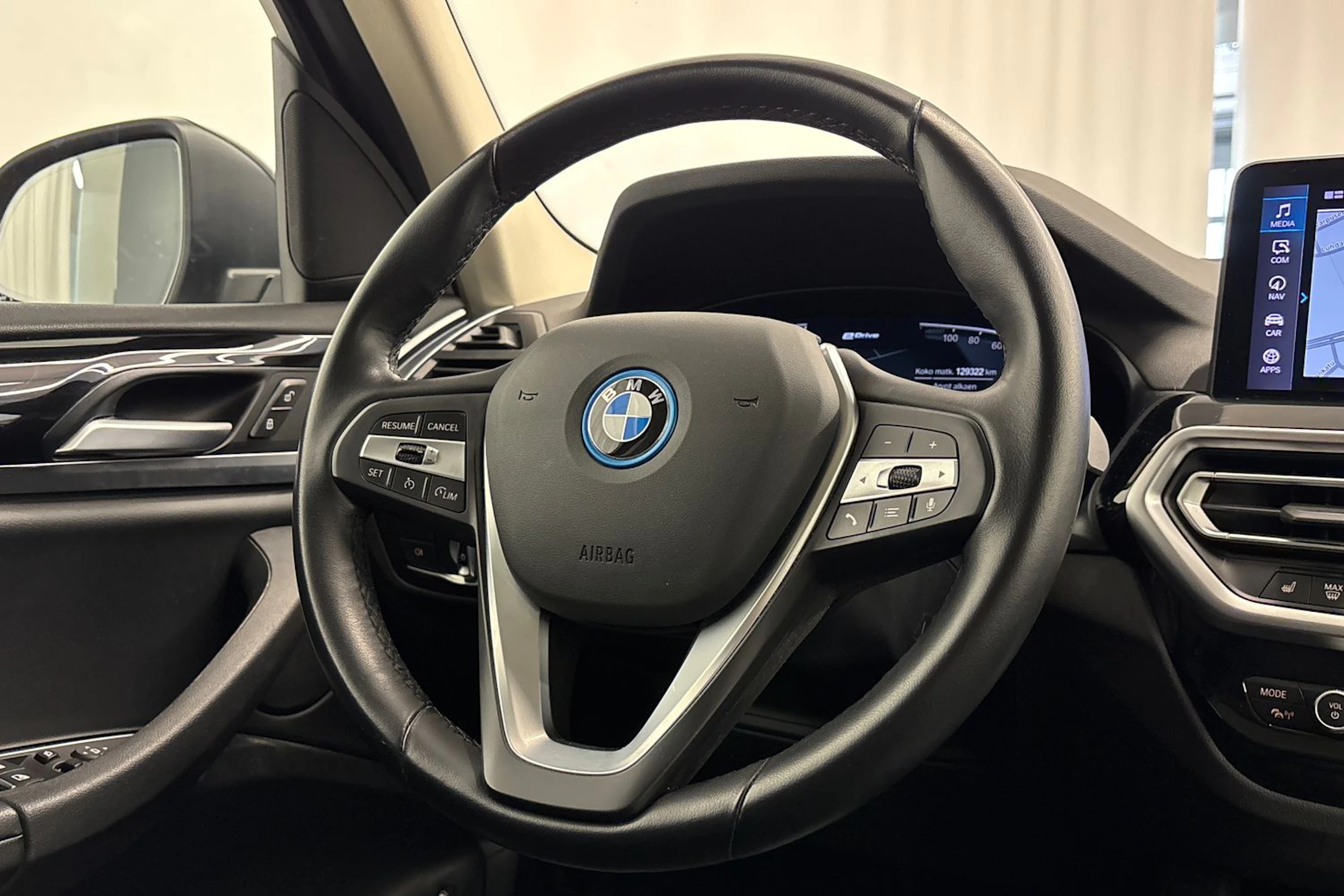harmaa BMW X3 2022 kuva 16.