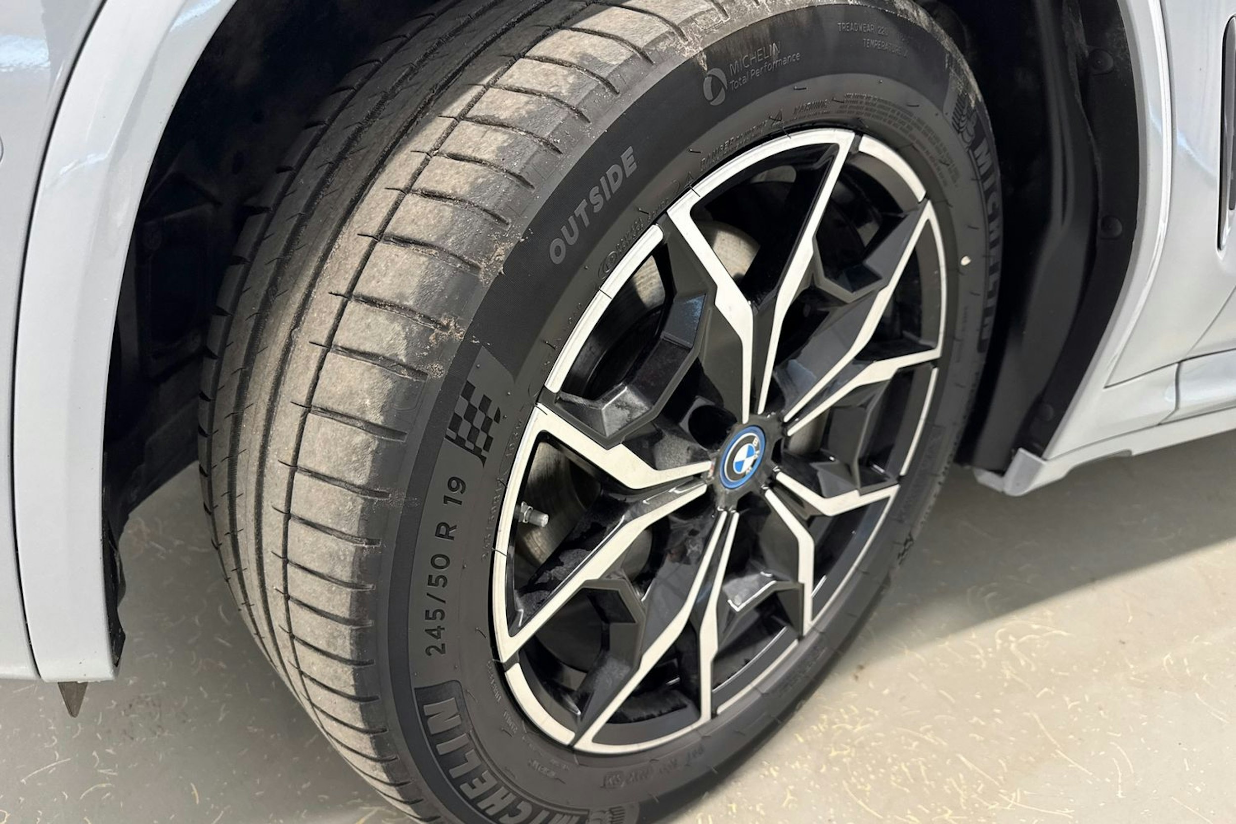 harmaa BMW X3 2023 kuva 10.
