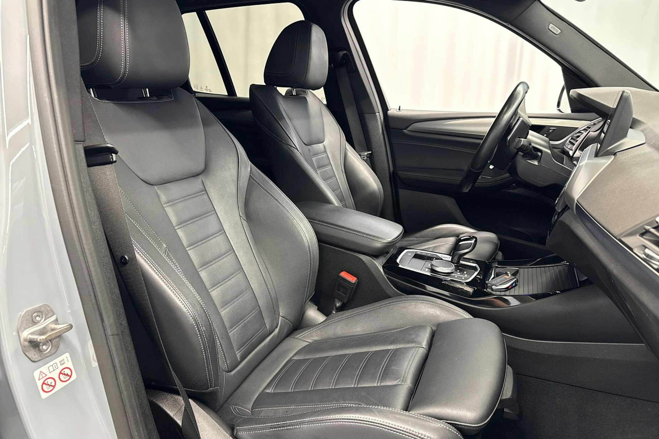 harmaa BMW X3 2023 kuva 12.