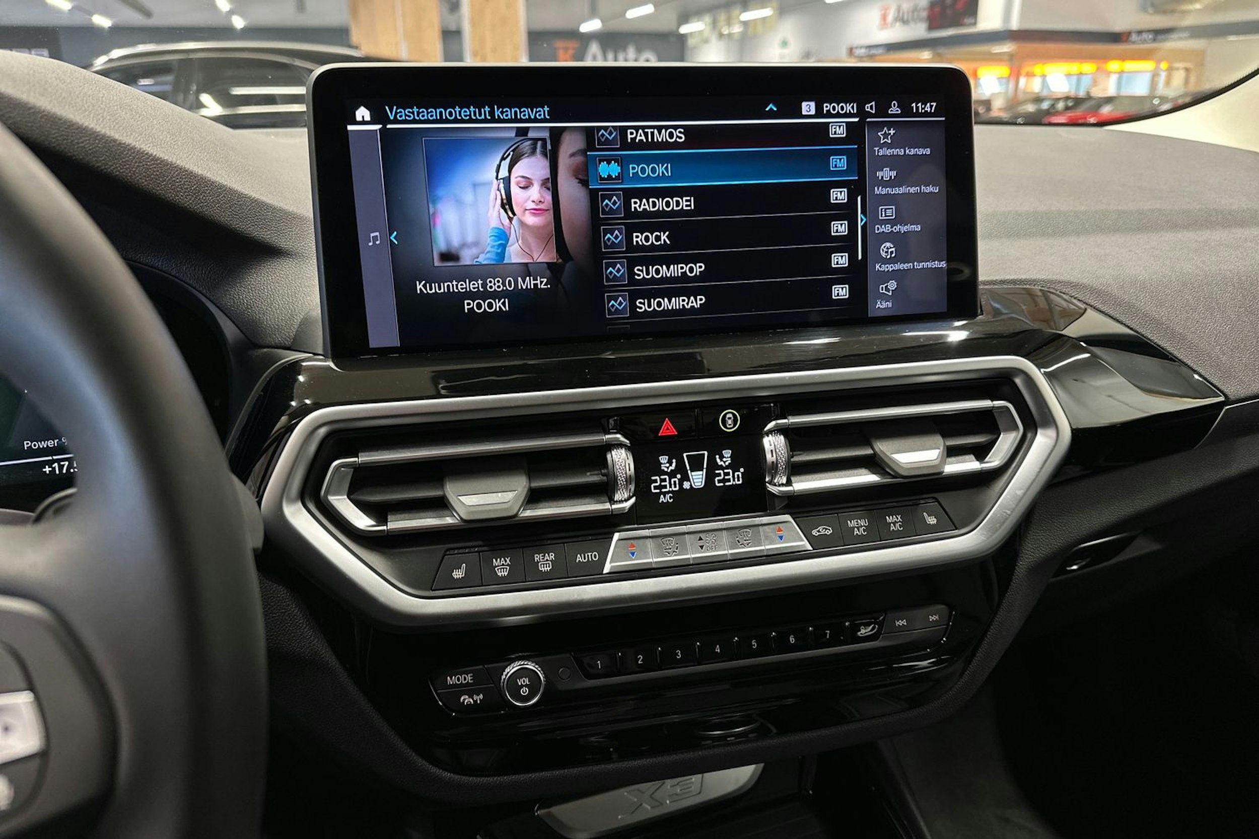 sininen BMW X3 2022 kuva 18.