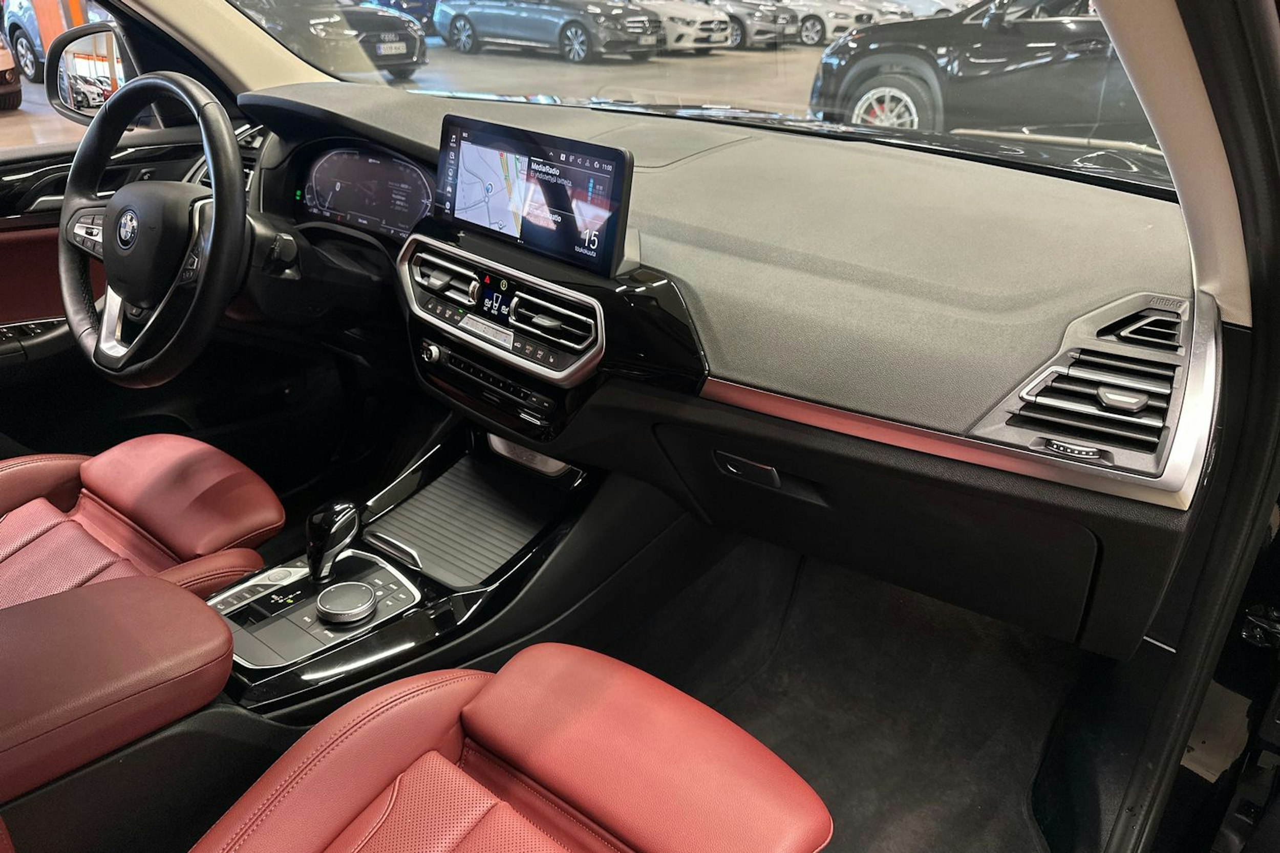 musta BMW X3 2022 kuva 12.