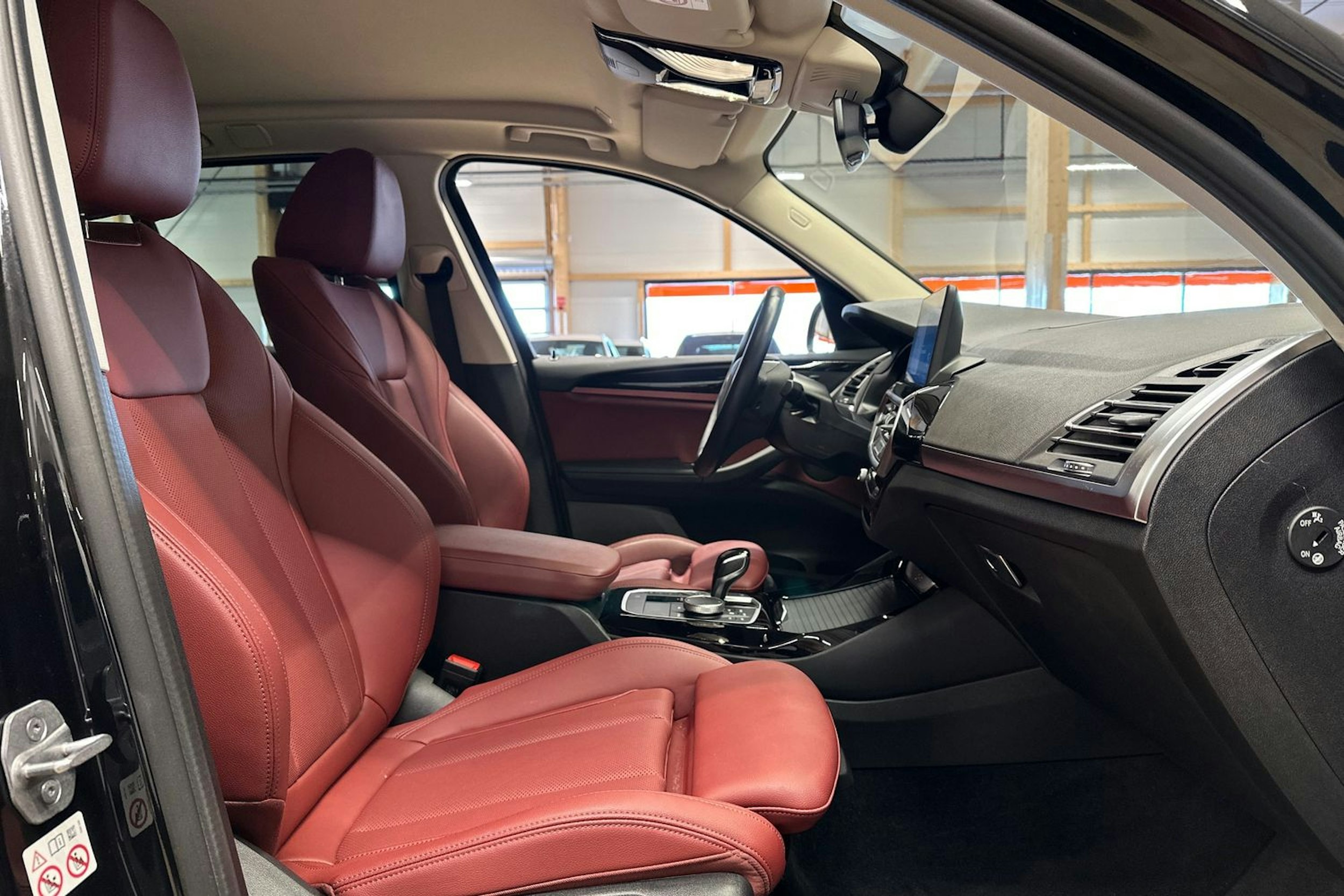 musta BMW X3 2022 kuva 13.