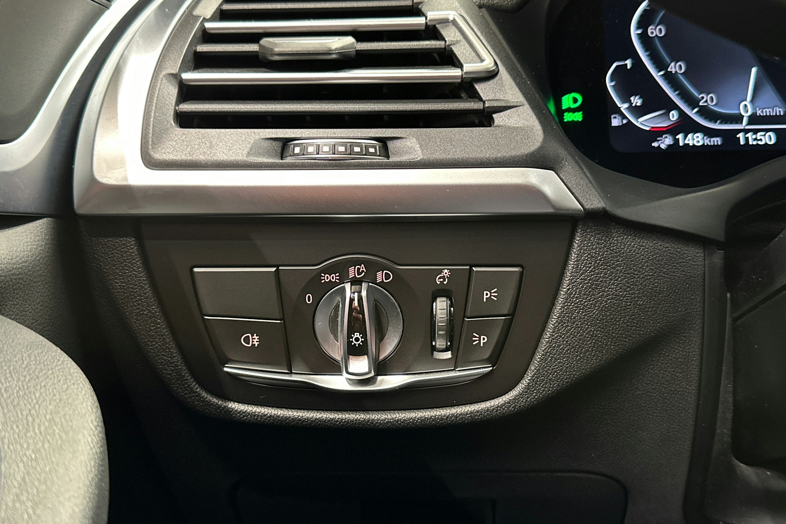 harmaa BMW X3 2022 kuva 27.