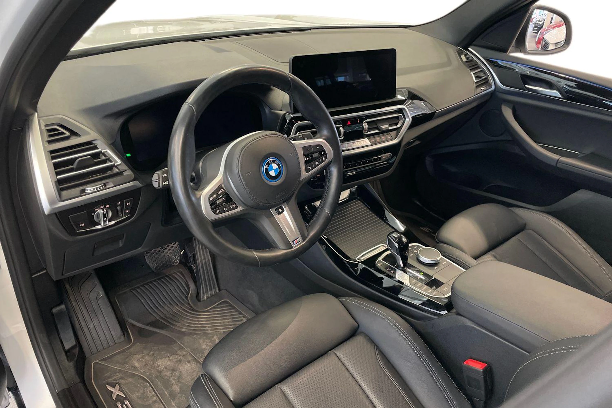 Valkoinen BMW X3 2022 kuva 6.
